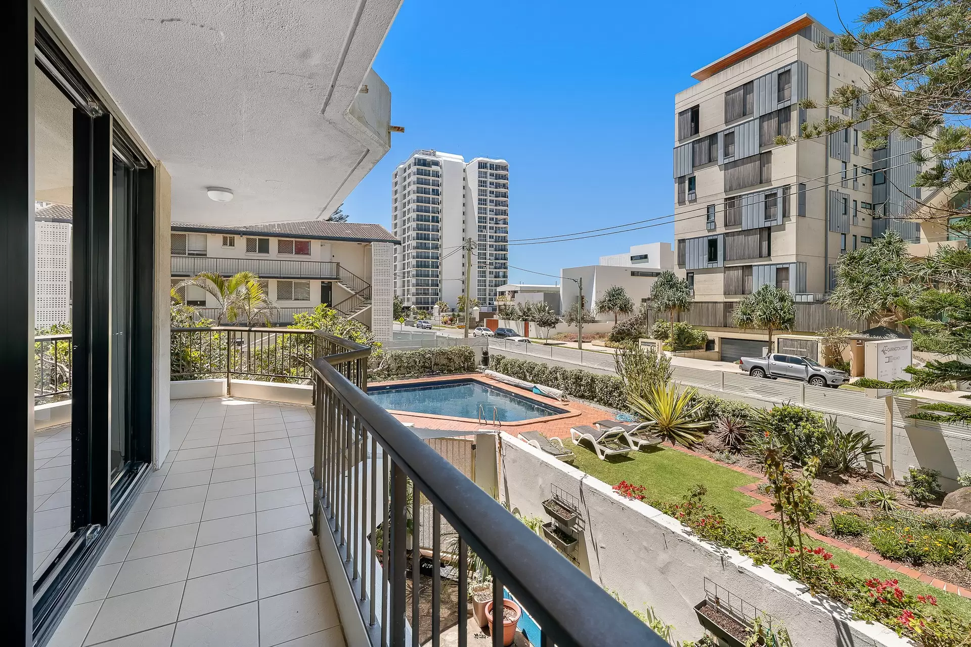 Level 1/4/3576 Main Beach Parade Street, Main Beach Sold by Queensland Sotheby's International Realty - image 1