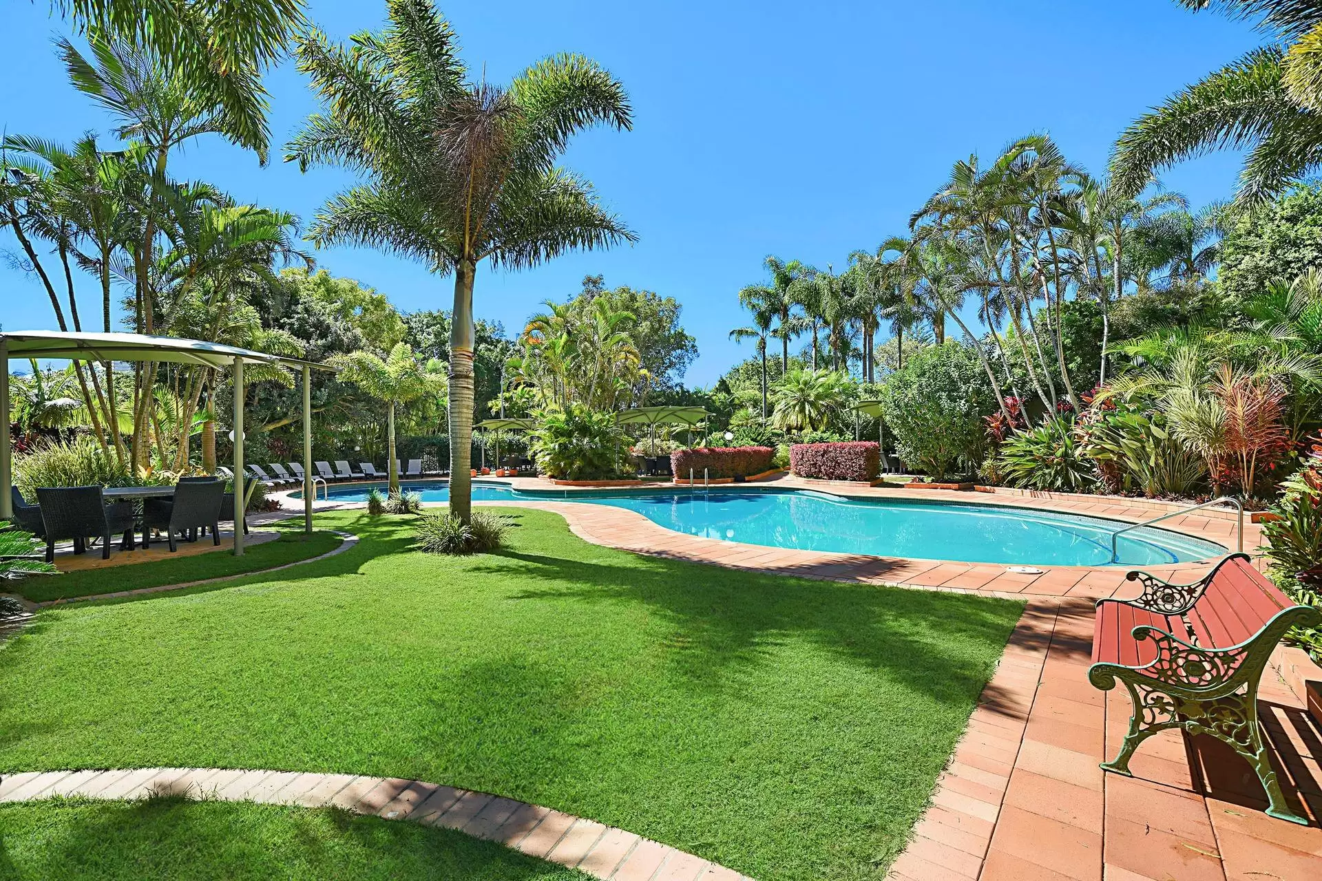 136/8 Admiralty Drive, Paradise Waters Sold by Queensland Sotheby's International Realty - image 1