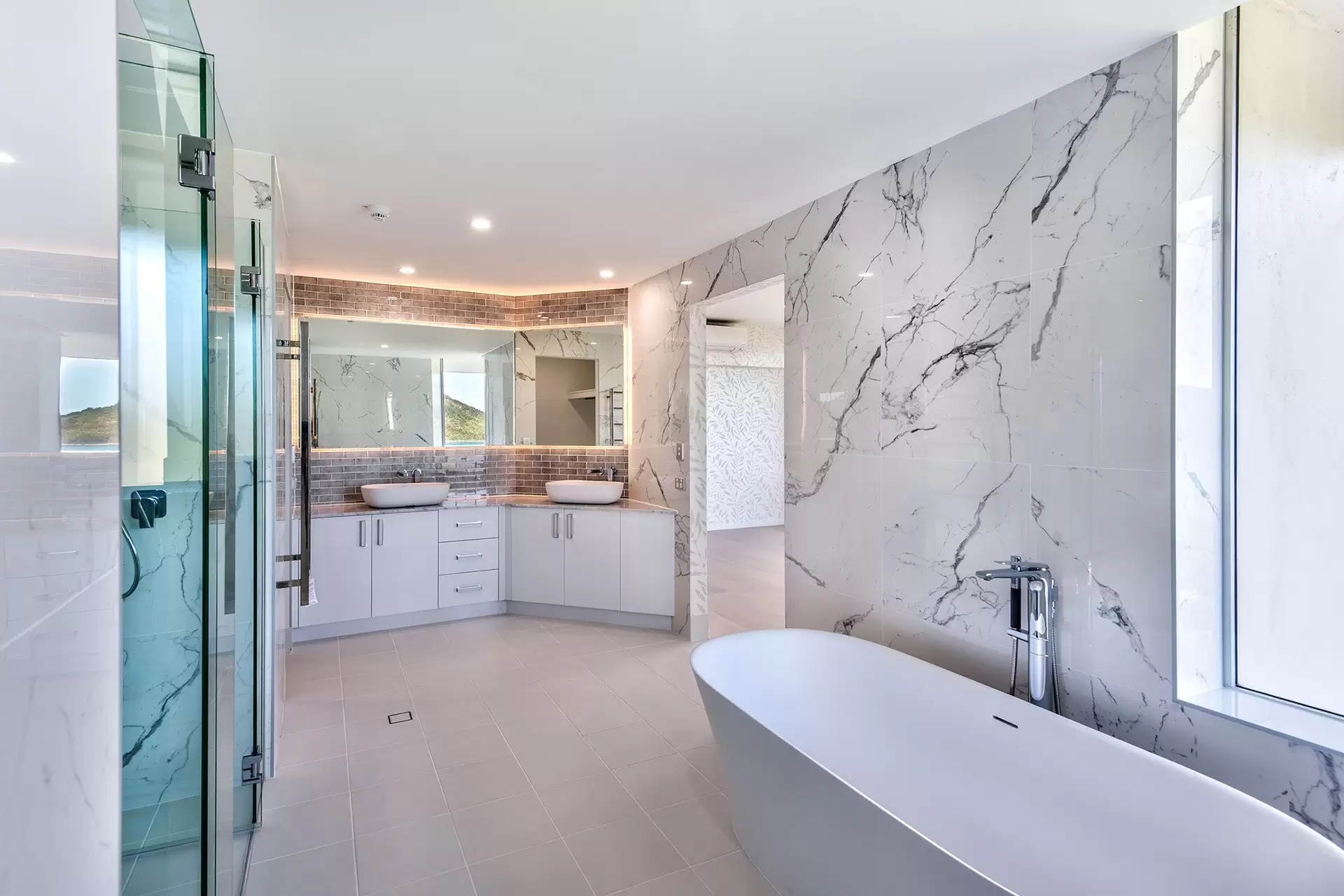 7/1 Marina Drive, Hamilton Island Sold by Queensland Sotheby's International Realty - image 1