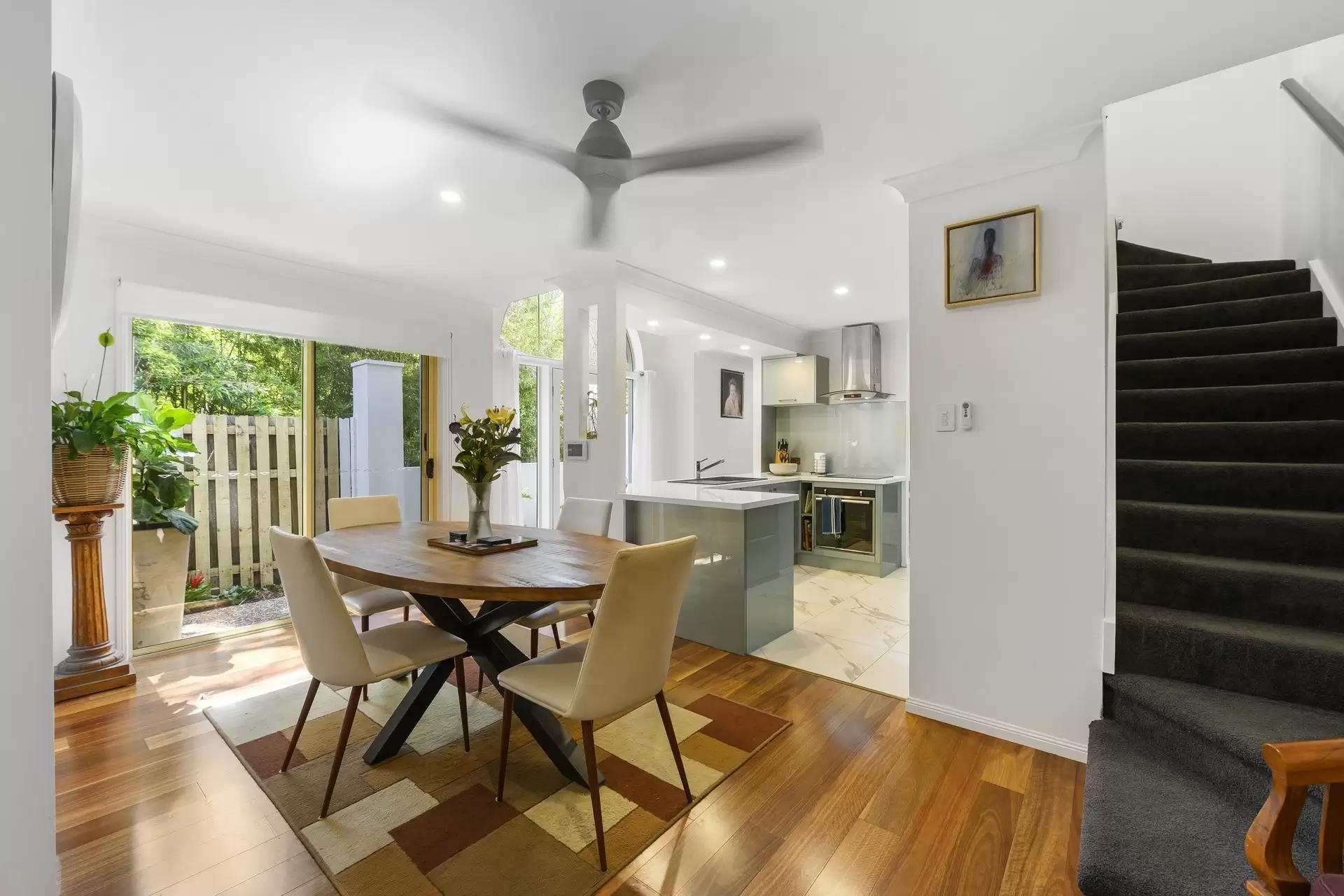 1/25 Charlton Street, Southport Sold by  - image 1