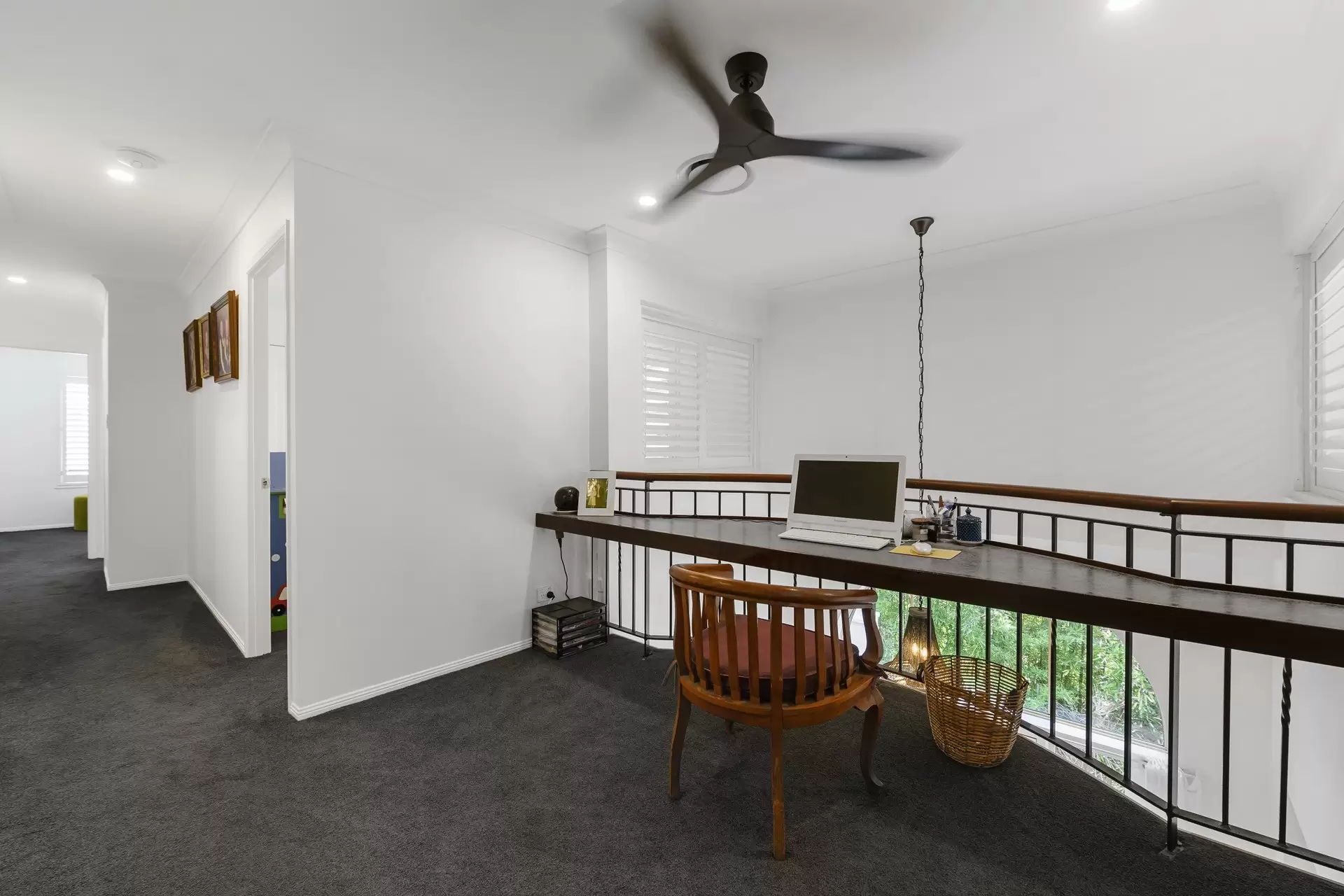 1/25 Charlton Street, Southport Sold by  - image 1