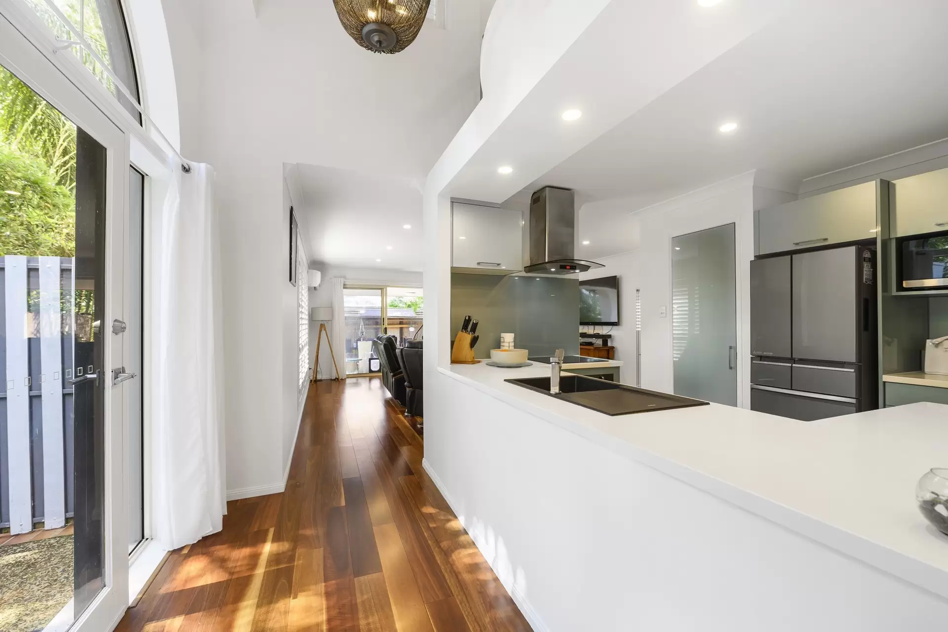 1/25 Charlton Street, Southport Sold by  - image 1