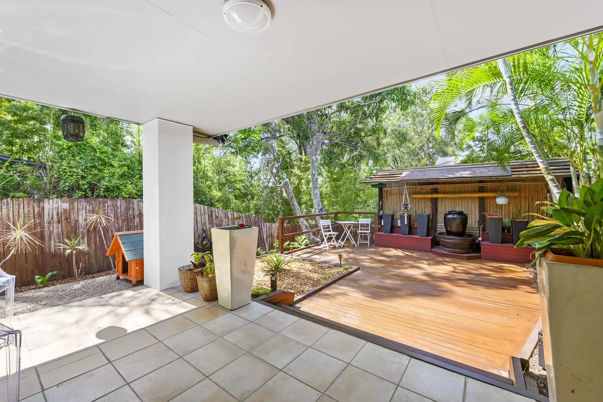 1/25 Charlton Street, Southport Sold by  - image 1