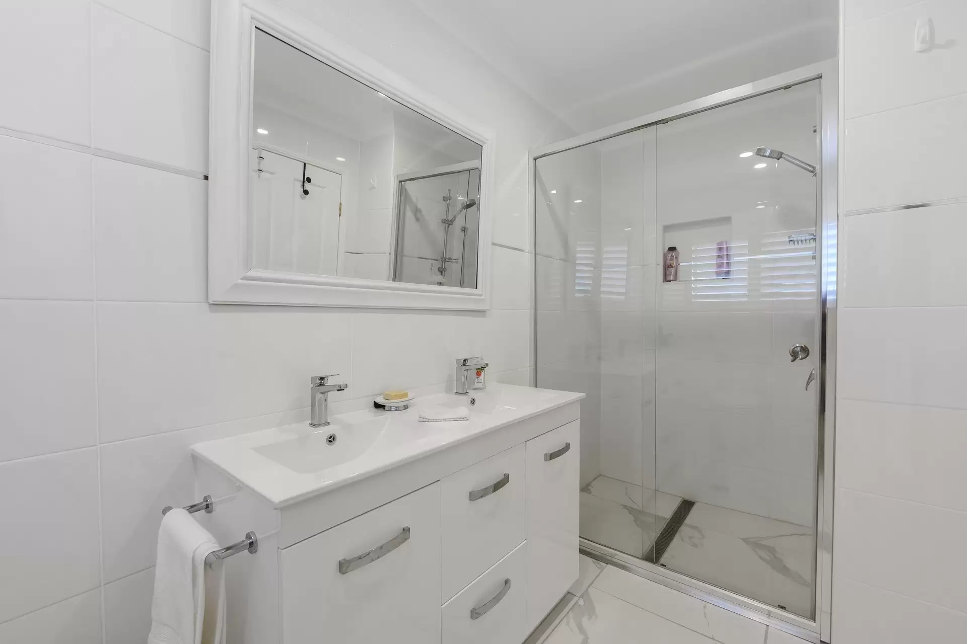 1/25 Charlton Street, Southport Sold by Queensland Sotheby's International Realty - image 1