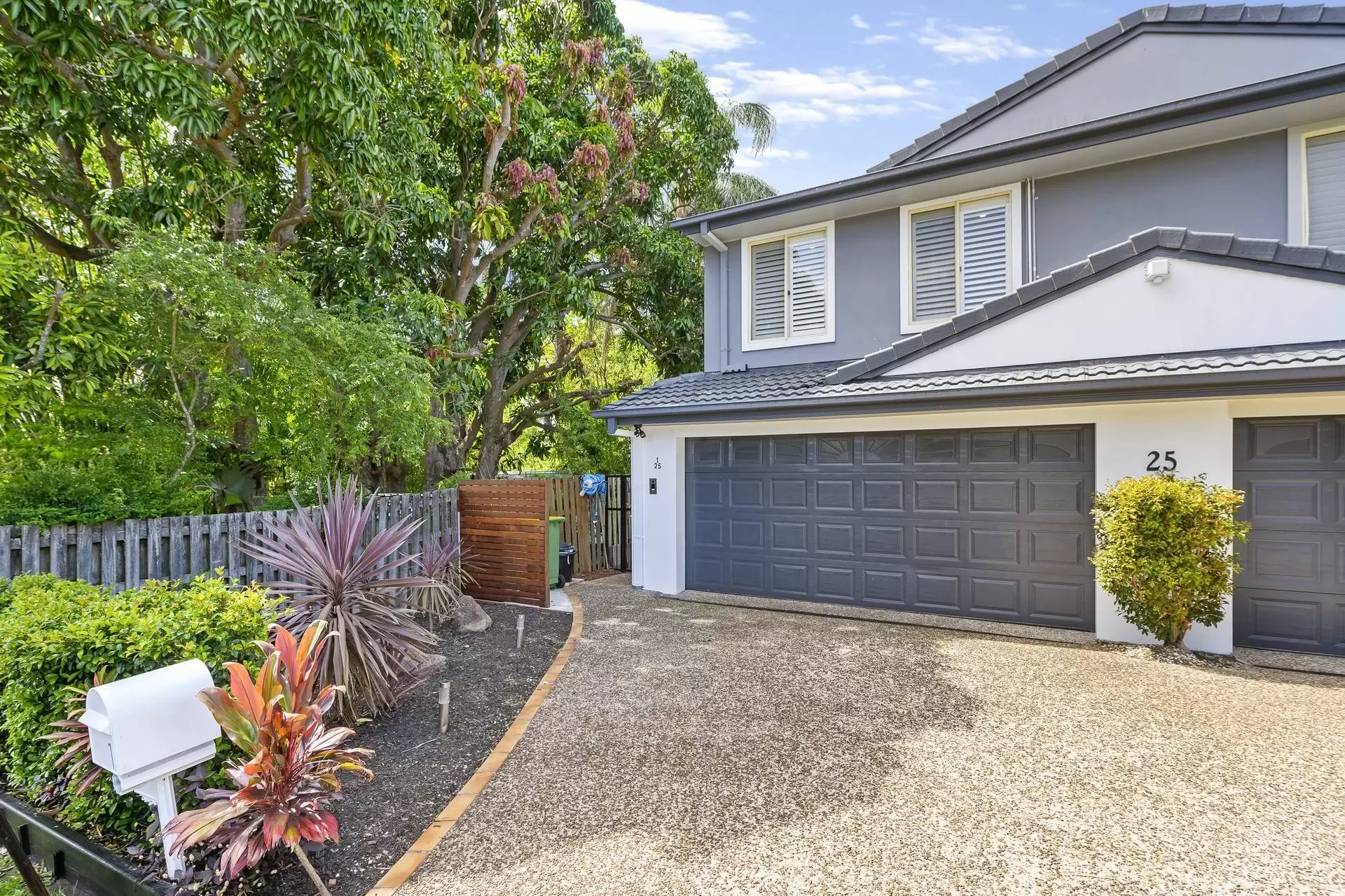 1/25 Charlton Street, Southport Sold by Queensland Sotheby's International Realty - image 1