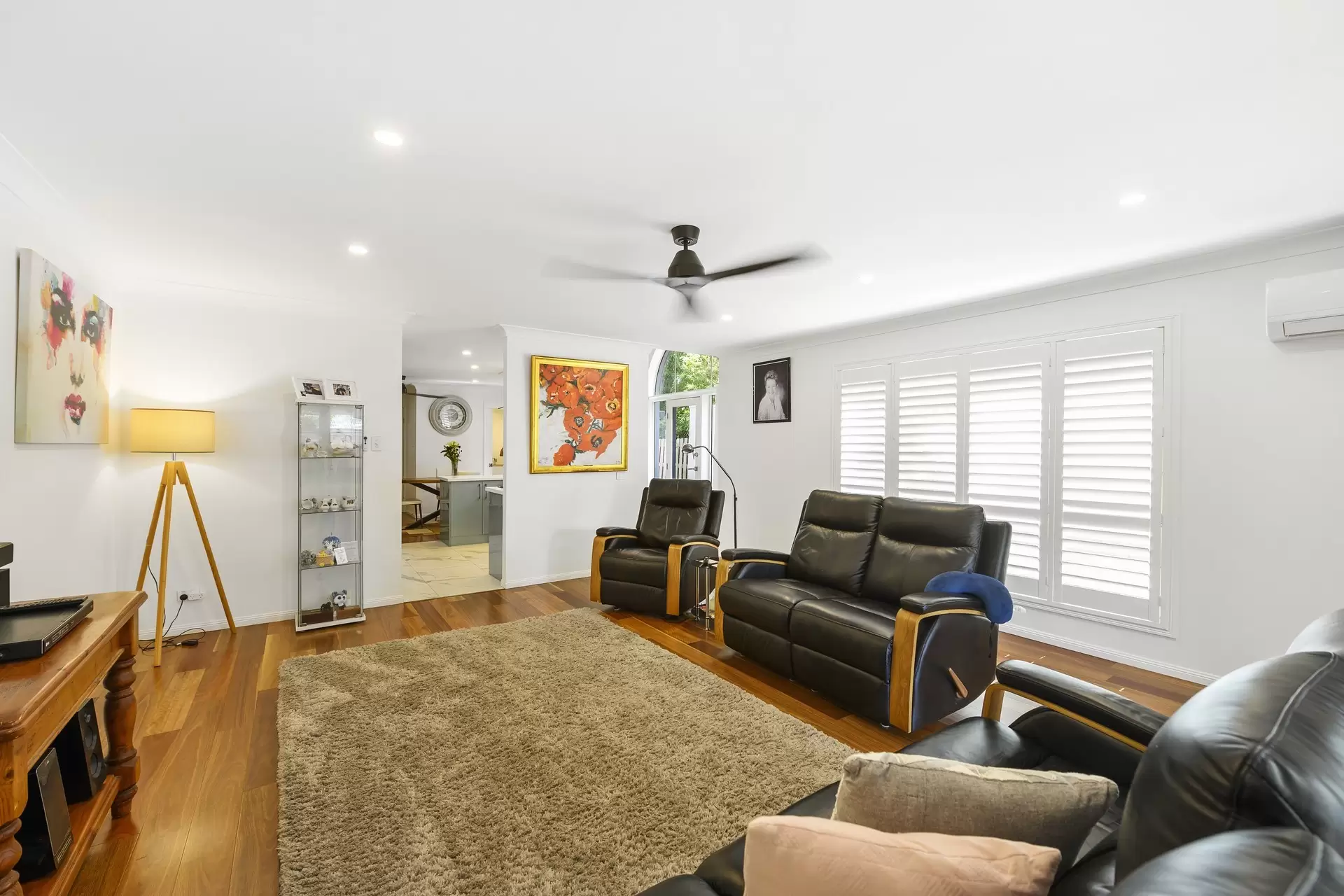1/25 Charlton Street, Southport Sold by  - image 1
