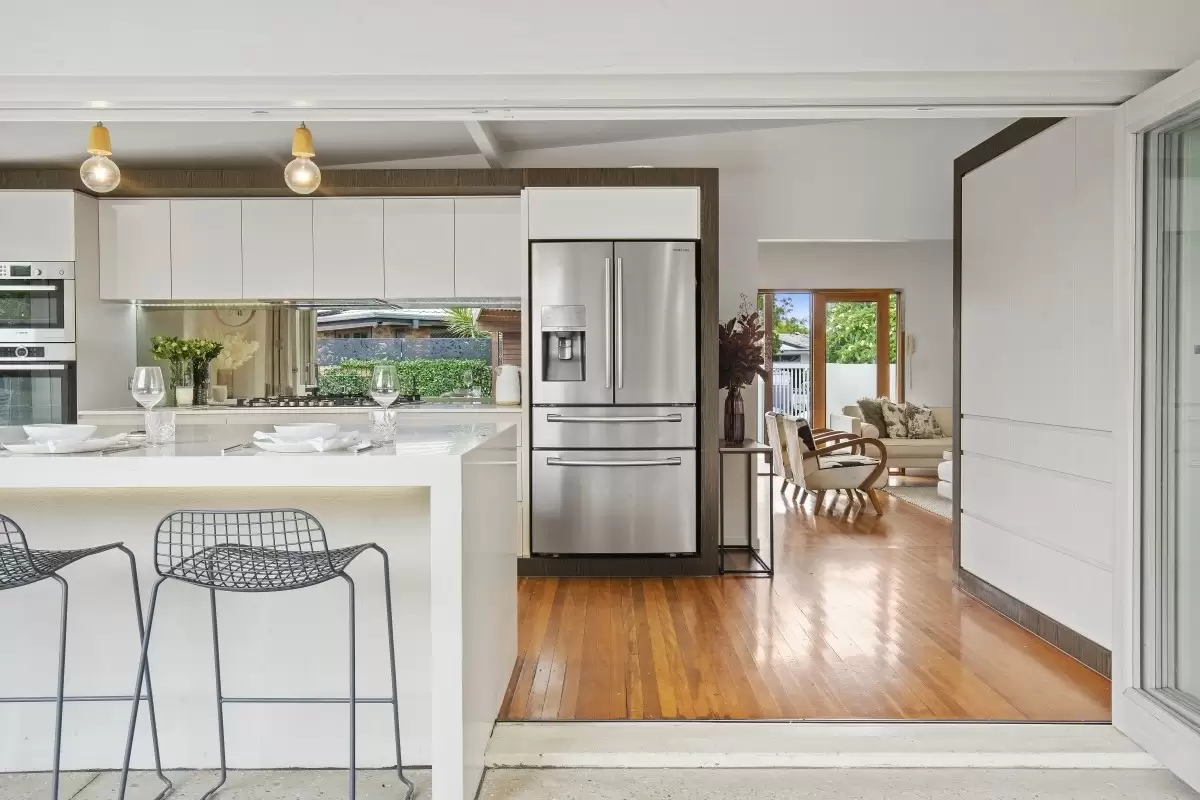 79 Savoy Drive, Broadbeach Waters Sold by  - image 1