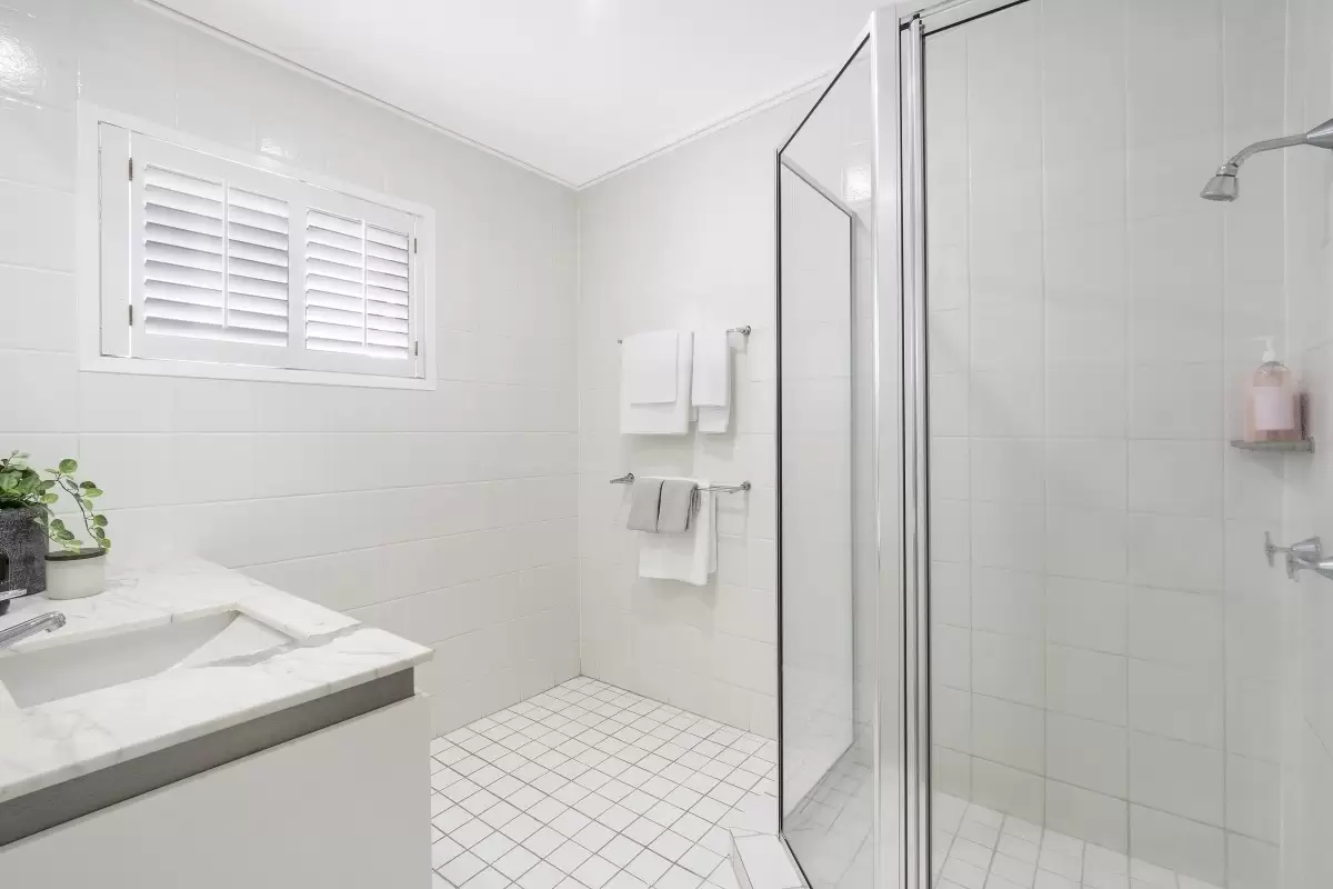 79 Savoy Drive, Broadbeach Waters Sold by Queensland Sotheby's International Realty - image 1