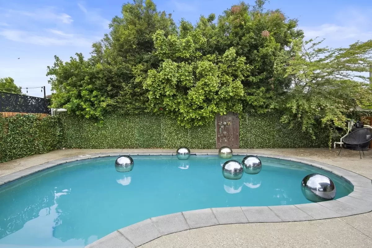 79 Savoy Drive, Broadbeach Waters Sold by  - image 1