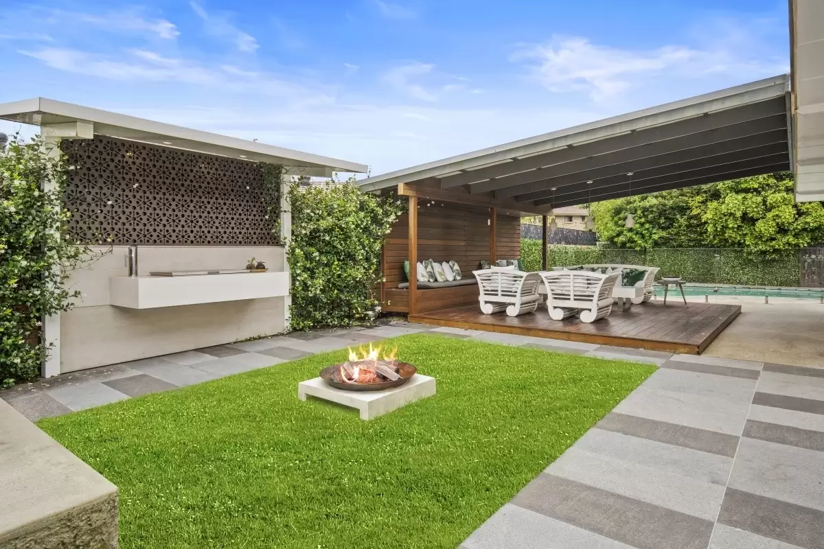 79 Savoy Drive, Broadbeach Waters Sold by  - image 1