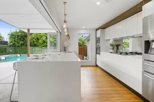 79 Savoy Drive, Broadbeach Waters Sold by Queensland Sotheby's International Realty