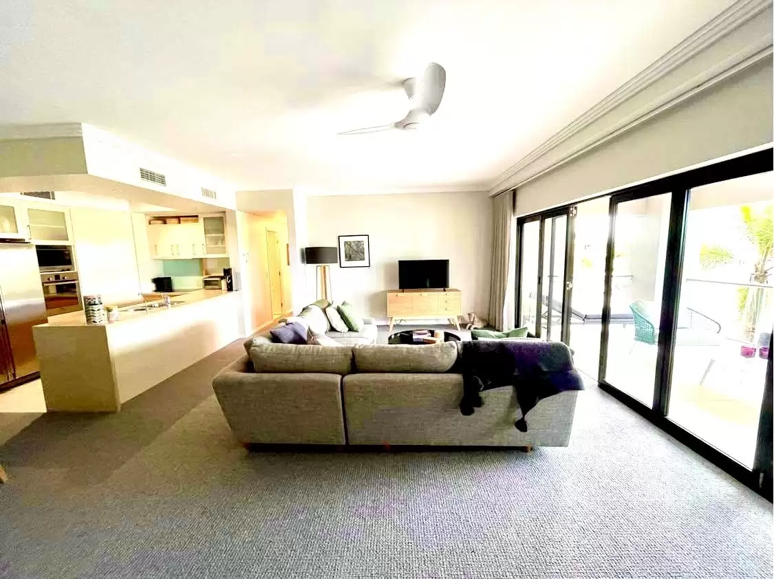 7/36-38 Oatland Esplanade, Runaway Bay Sold by  - image 1