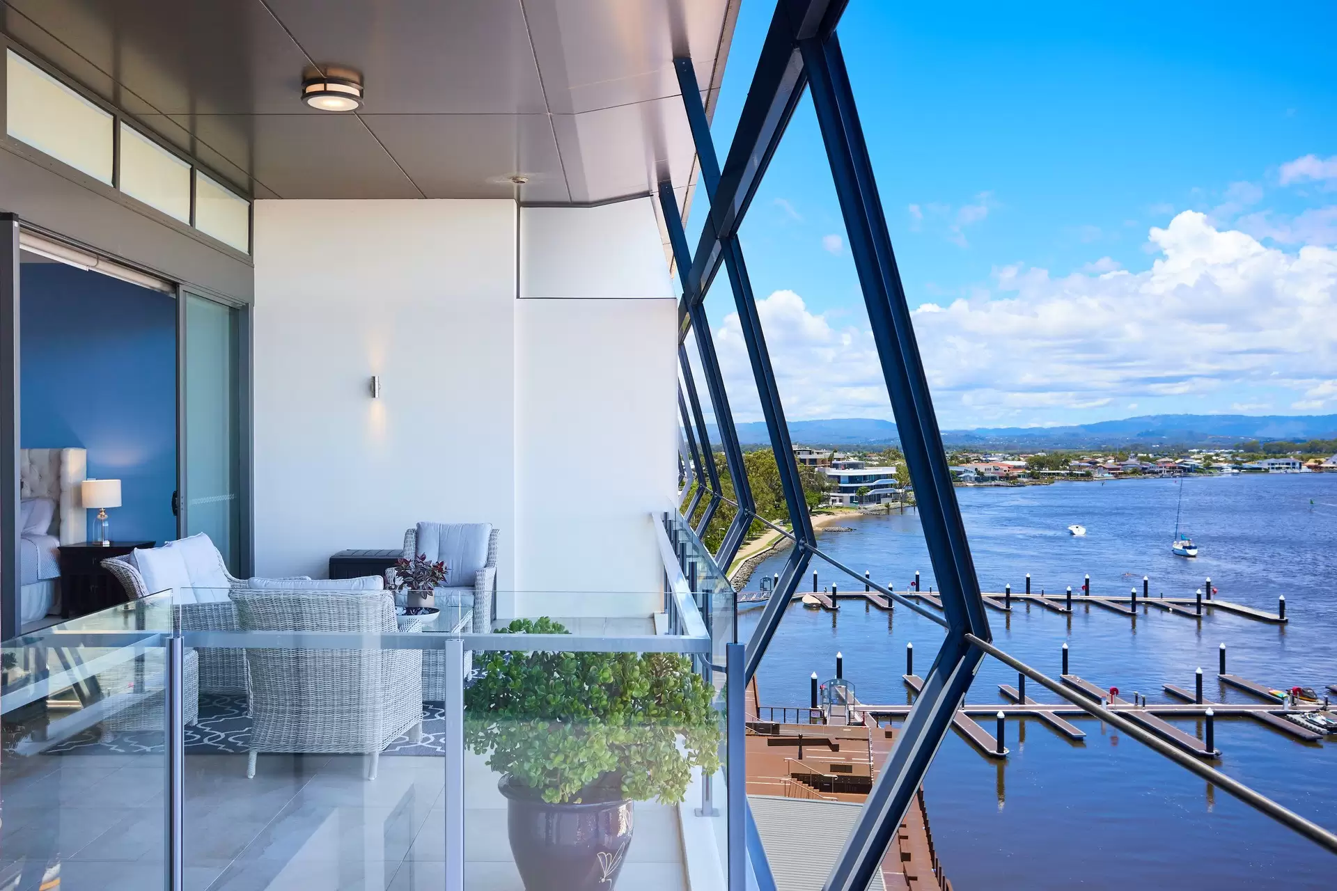 3602/4 Marina Promenade, Paradise Point Sold by Queensland Sotheby's International Realty - image 1