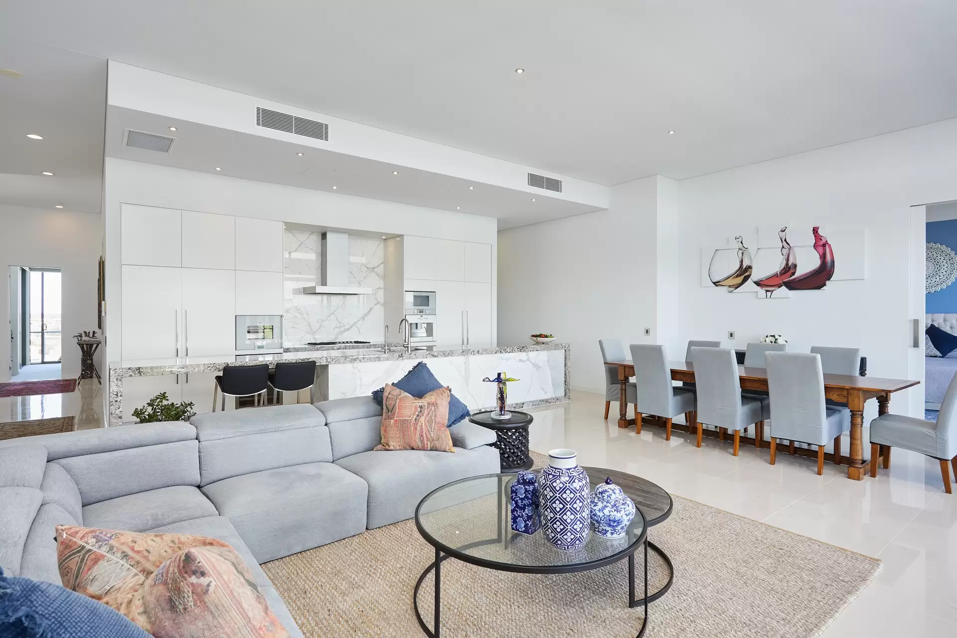3602/4 Marina Promenade, Paradise Point Sold by Queensland Sotheby's International Realty - image 1