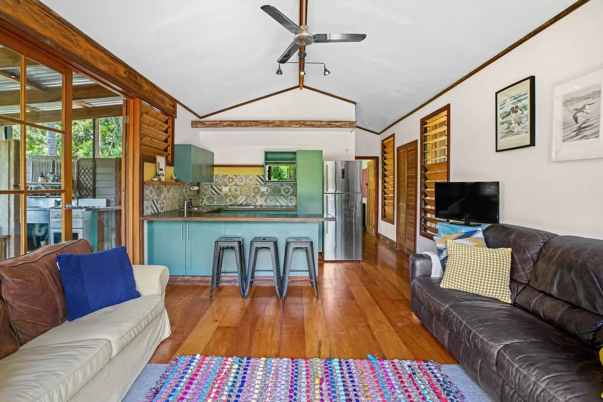 6 Wongaree Way, Currumbin Valley Sold by Queensland Sotheby's International Realty - image 1