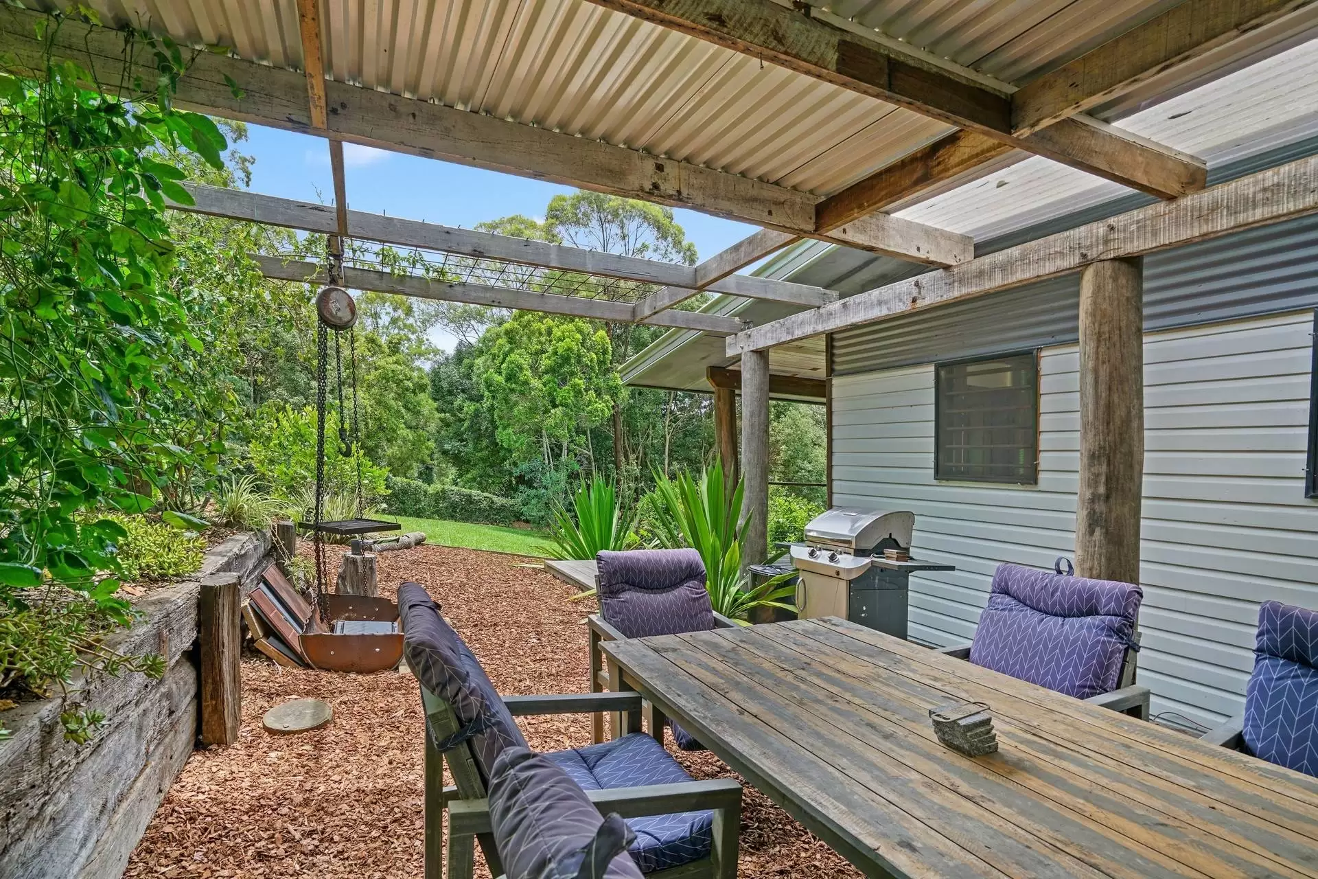 6 Wongaree Way, Currumbin Valley Sold by Queensland Sotheby's International Realty - image 1