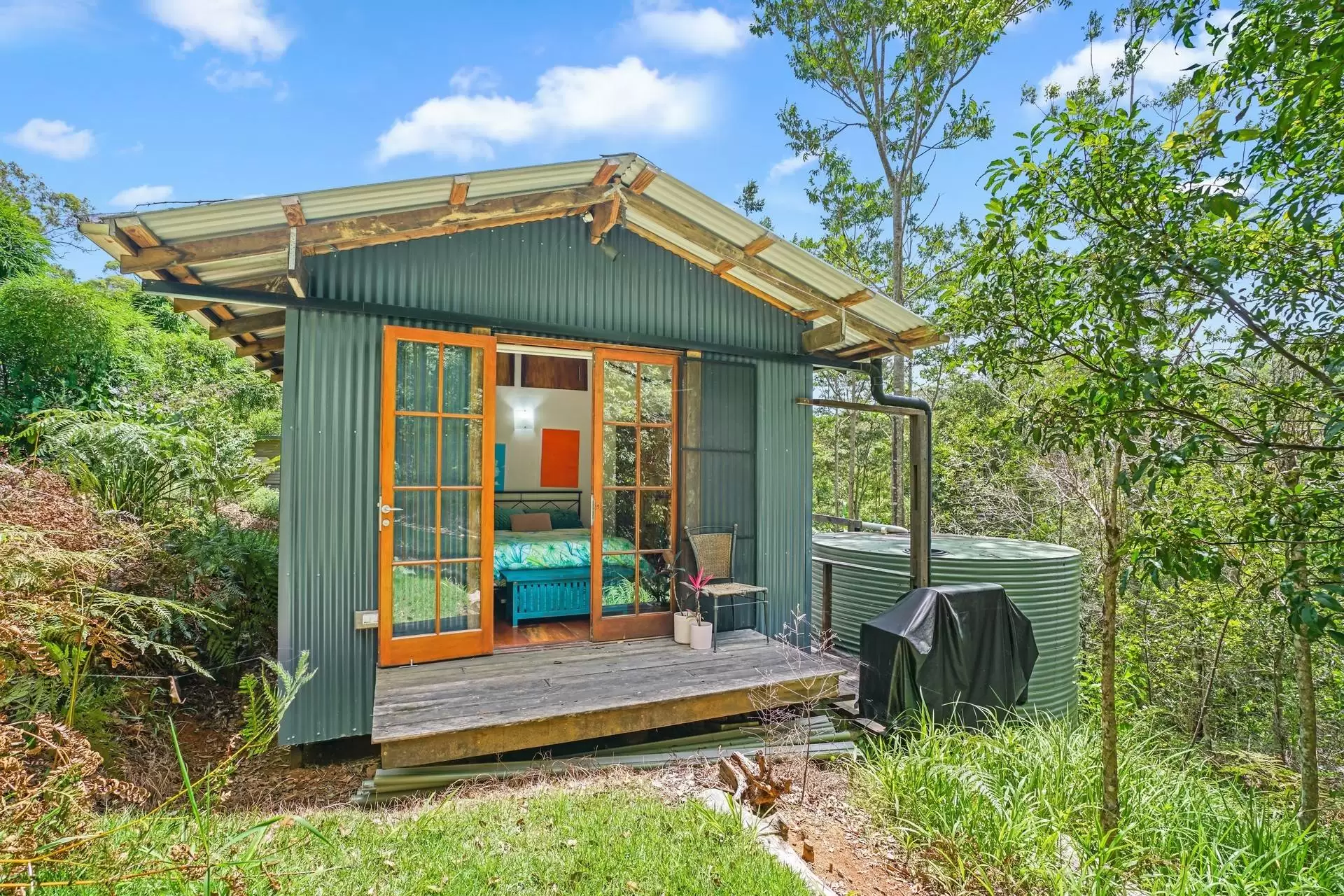 6 Wongaree Way, Currumbin Valley Sold by Queensland Sotheby's International Realty - image 1