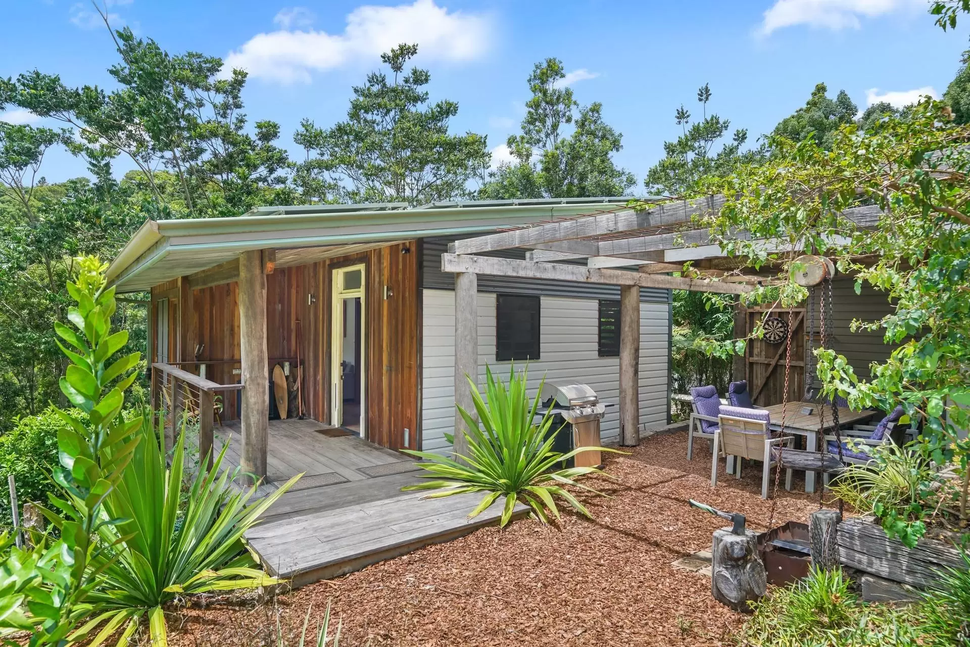 6 Wongaree Way, Currumbin Valley Sold by Queensland Sotheby's International Realty - image 1