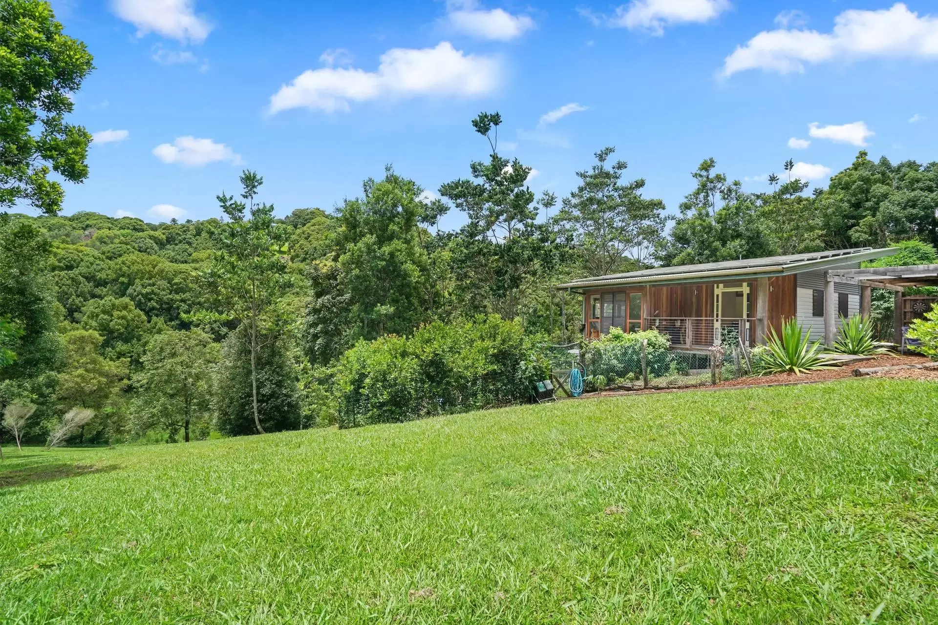 6 Wongaree Way, Currumbin Valley Sold by Queensland Sotheby's International Realty - image 1
