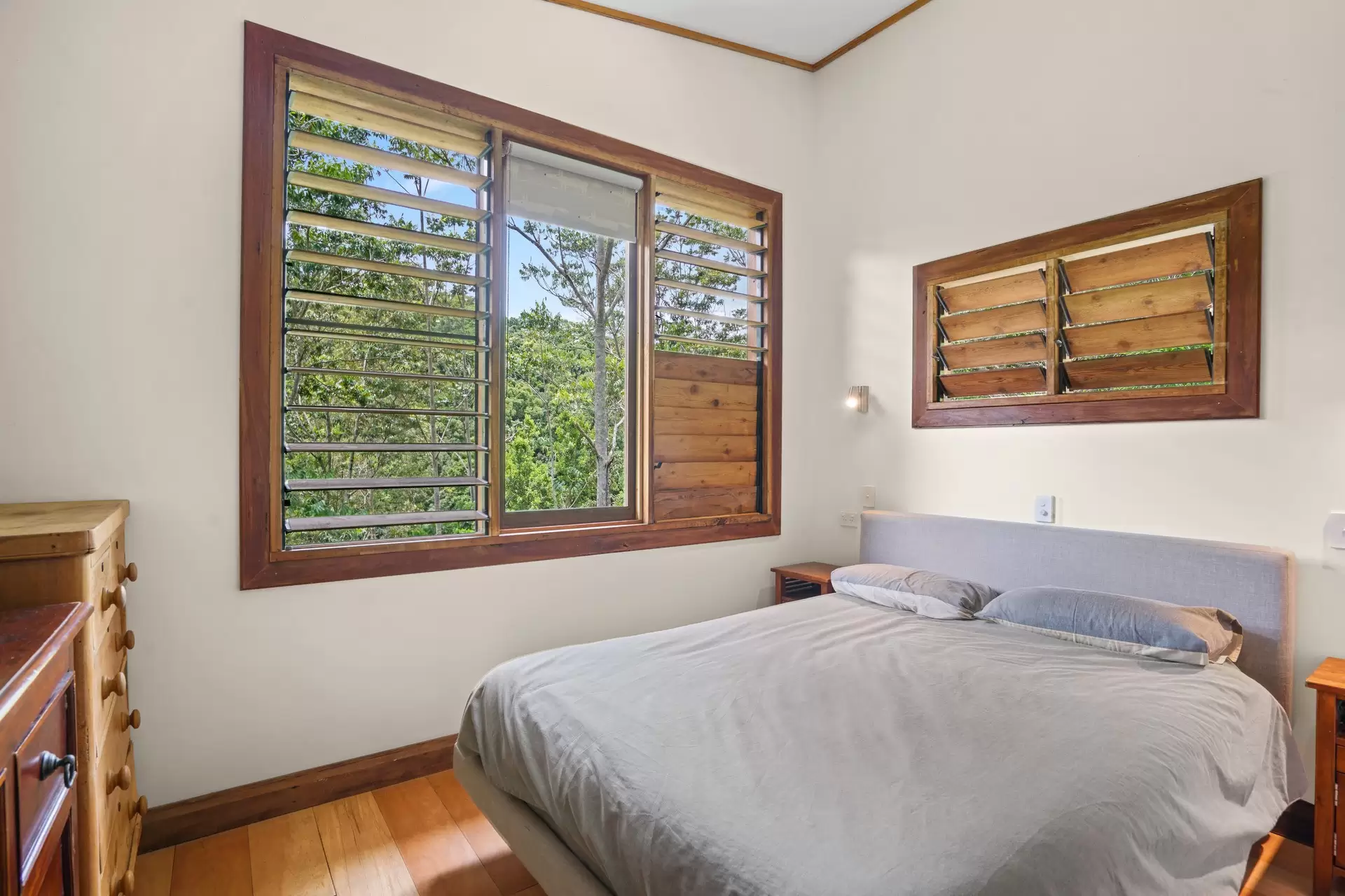 6 Wongaree Way, Currumbin Valley Sold by Queensland Sotheby's International Realty - image 1