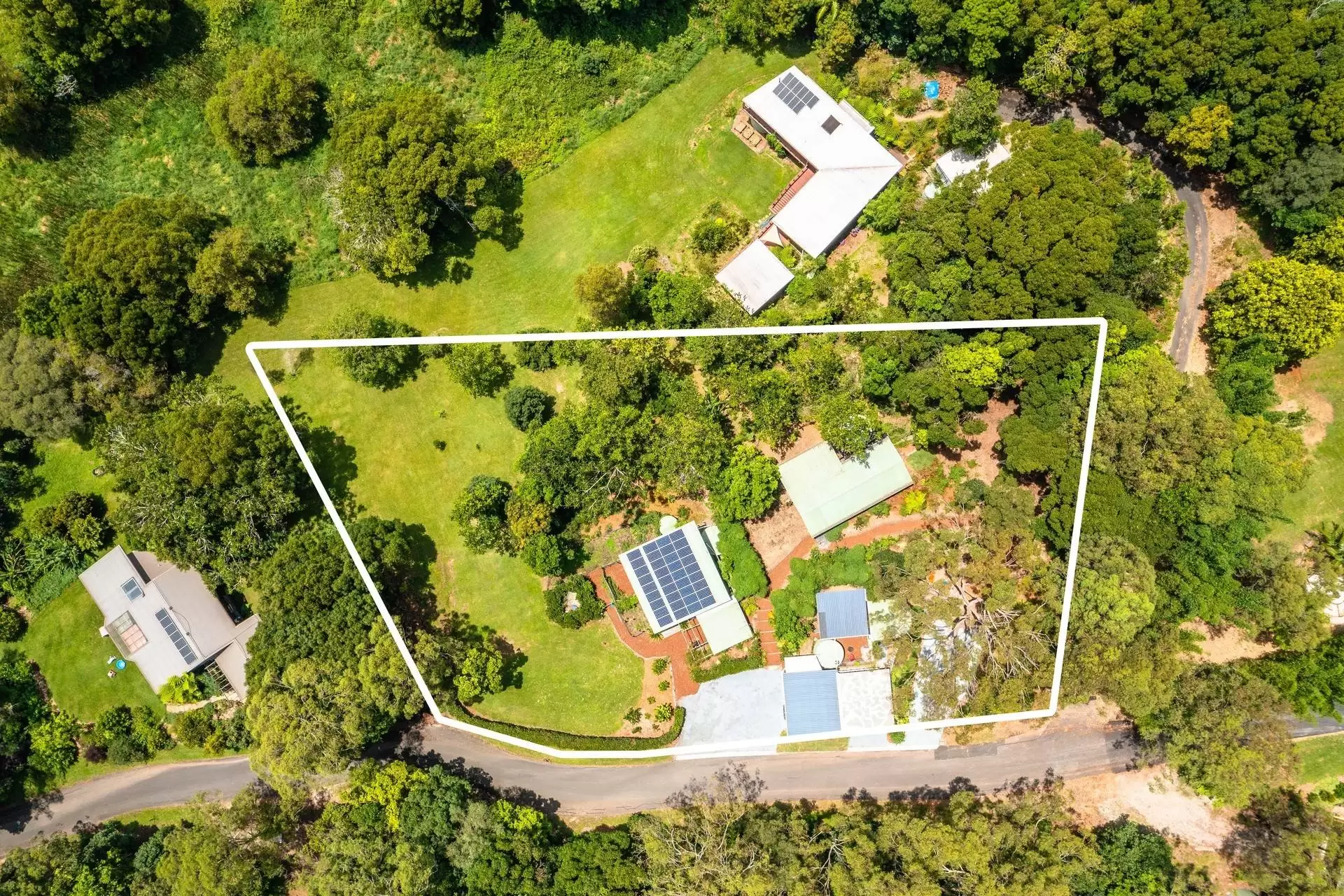 6 Wongaree Way, Currumbin Valley Sold by Queensland Sotheby's International Realty - image 1