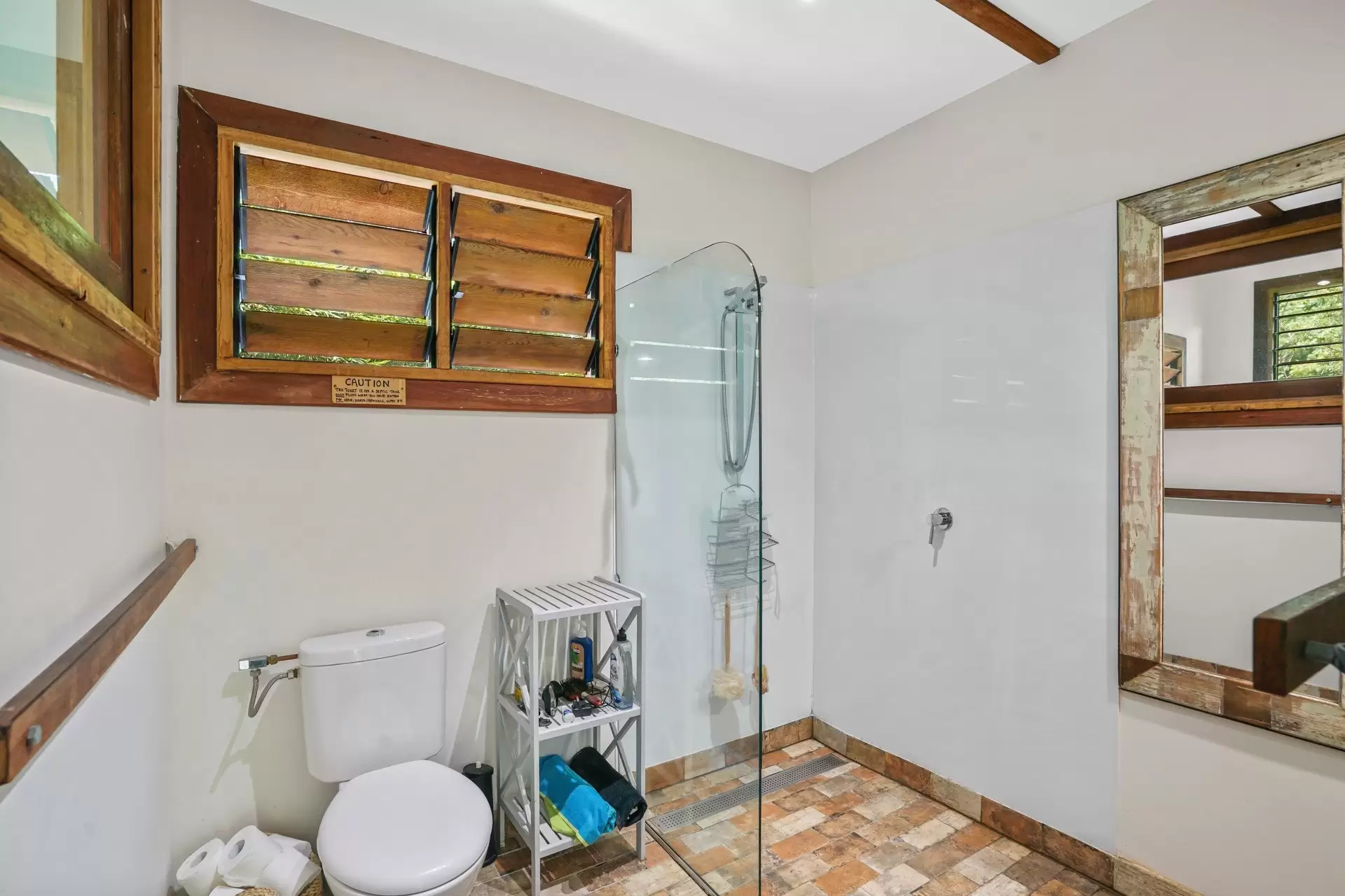 6 Wongaree Way, Currumbin Valley Sold by Queensland Sotheby's International Realty - image 1