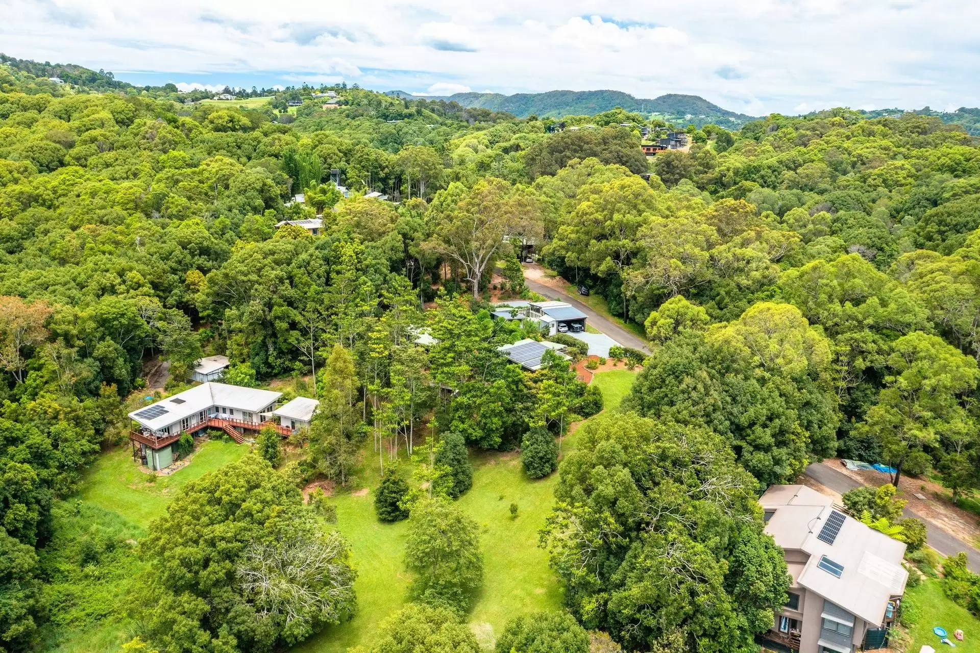 6 Wongaree Way, Currumbin Valley Sold by Queensland Sotheby's International Realty - image 1