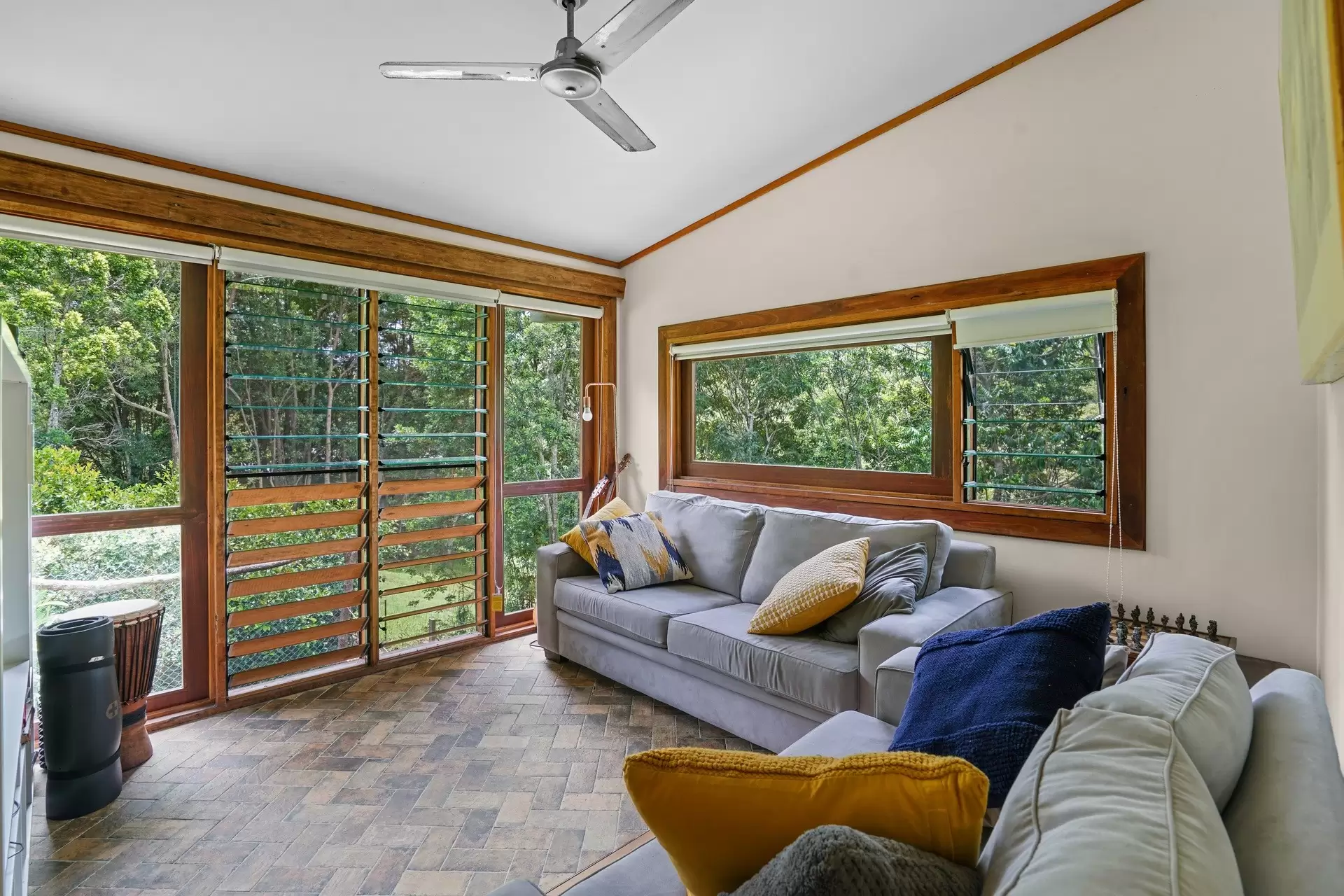 6 Wongaree Way, Currumbin Valley Sold by Queensland Sotheby's International Realty - image 1