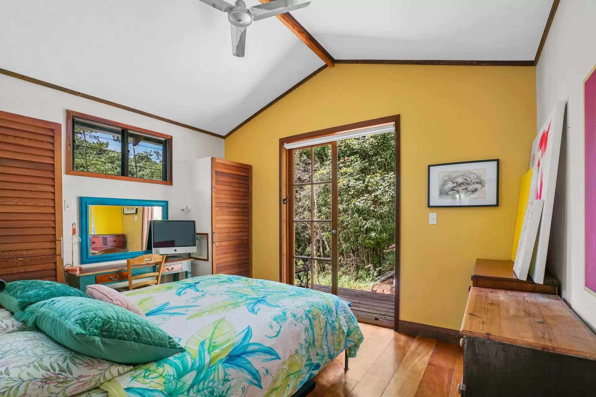 6 Wongaree Way, Currumbin Valley Sold by Queensland Sotheby's International Realty - image 1