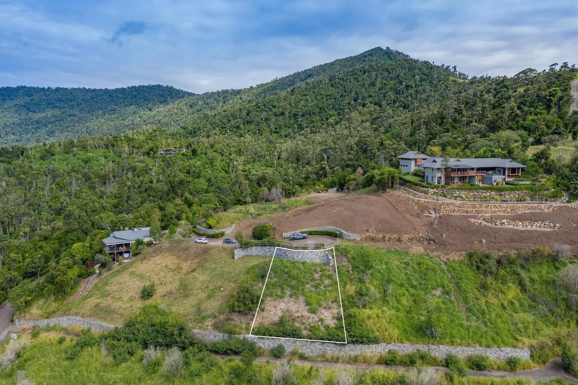 10 Bottletree Close, Airlie Beach Sold by Queensland Sotheby's International Realty - image 1