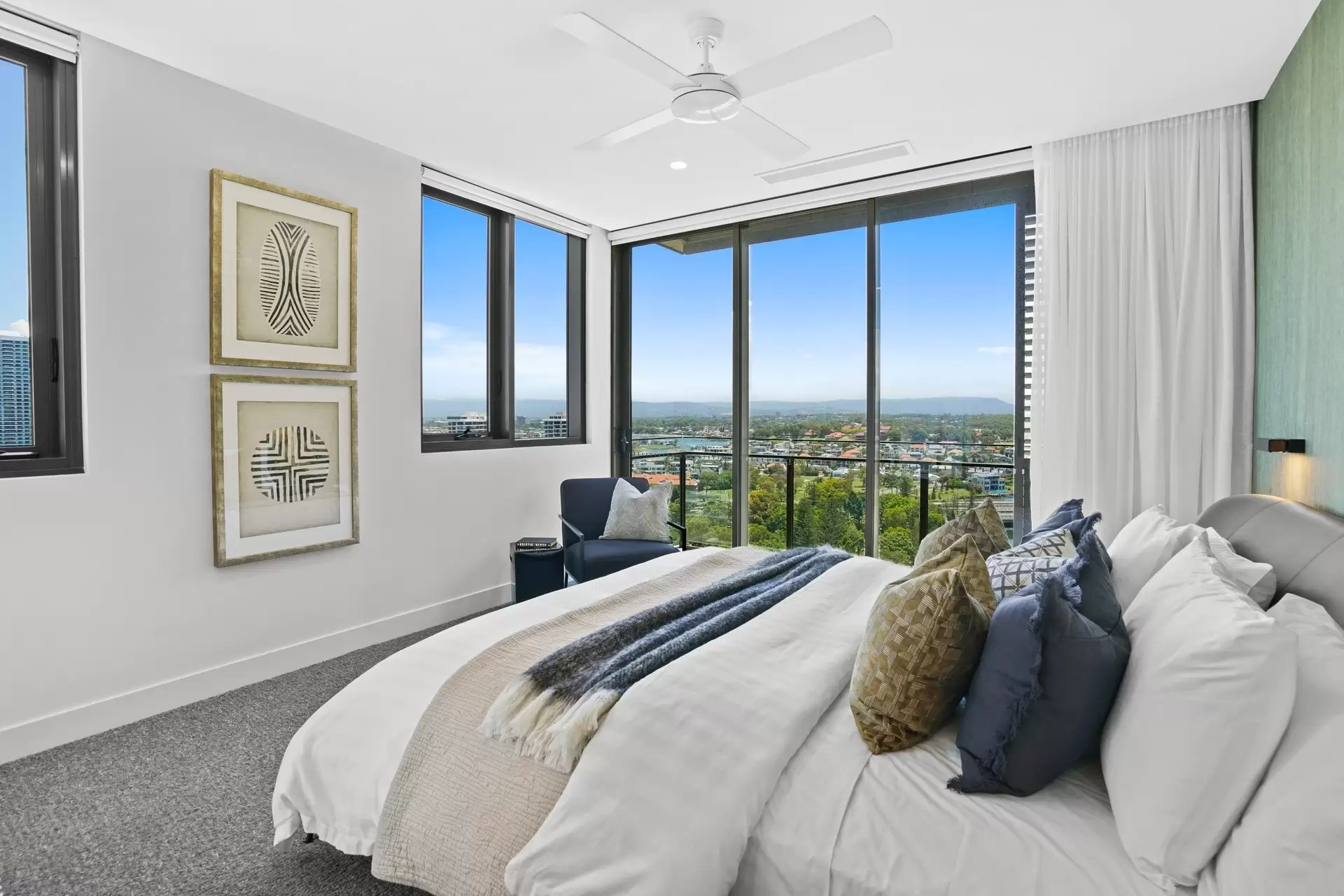 1601/5 Pacific Street, Main Beach Sold by Queensland Sotheby's International Realty - image 1