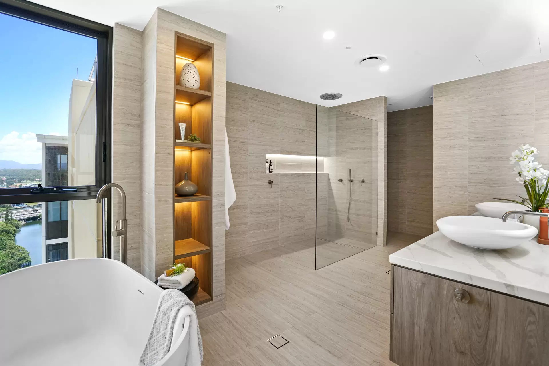 1601/5 Pacific Street, Main Beach Sold by Queensland Sotheby's International Realty - image 1