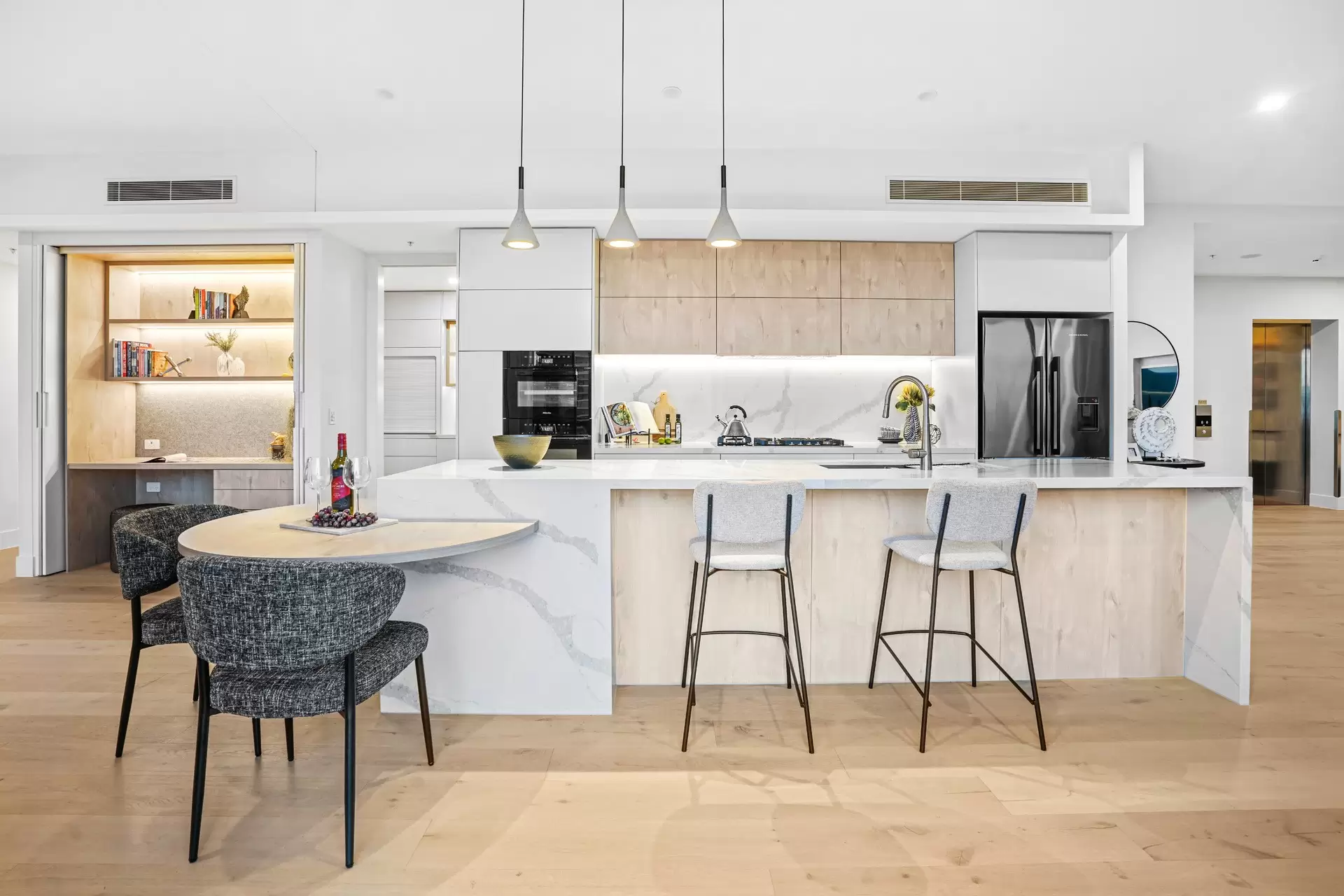 1601/5 Pacific Street, Main Beach Sold by Queensland Sotheby's International Realty - image 1