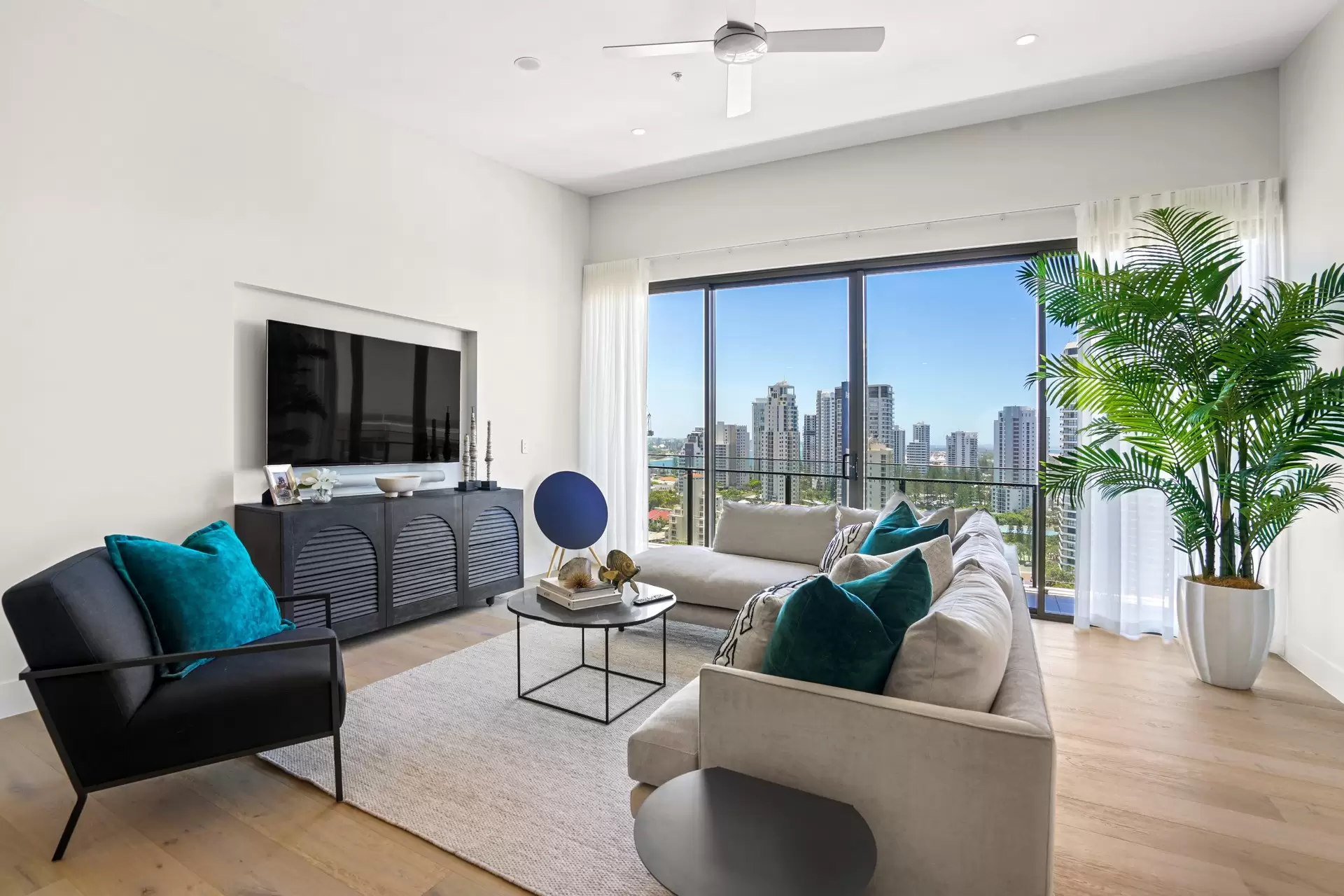 1601/5 Pacific Street, Main Beach Sold by Queensland Sotheby's International Realty - image 1