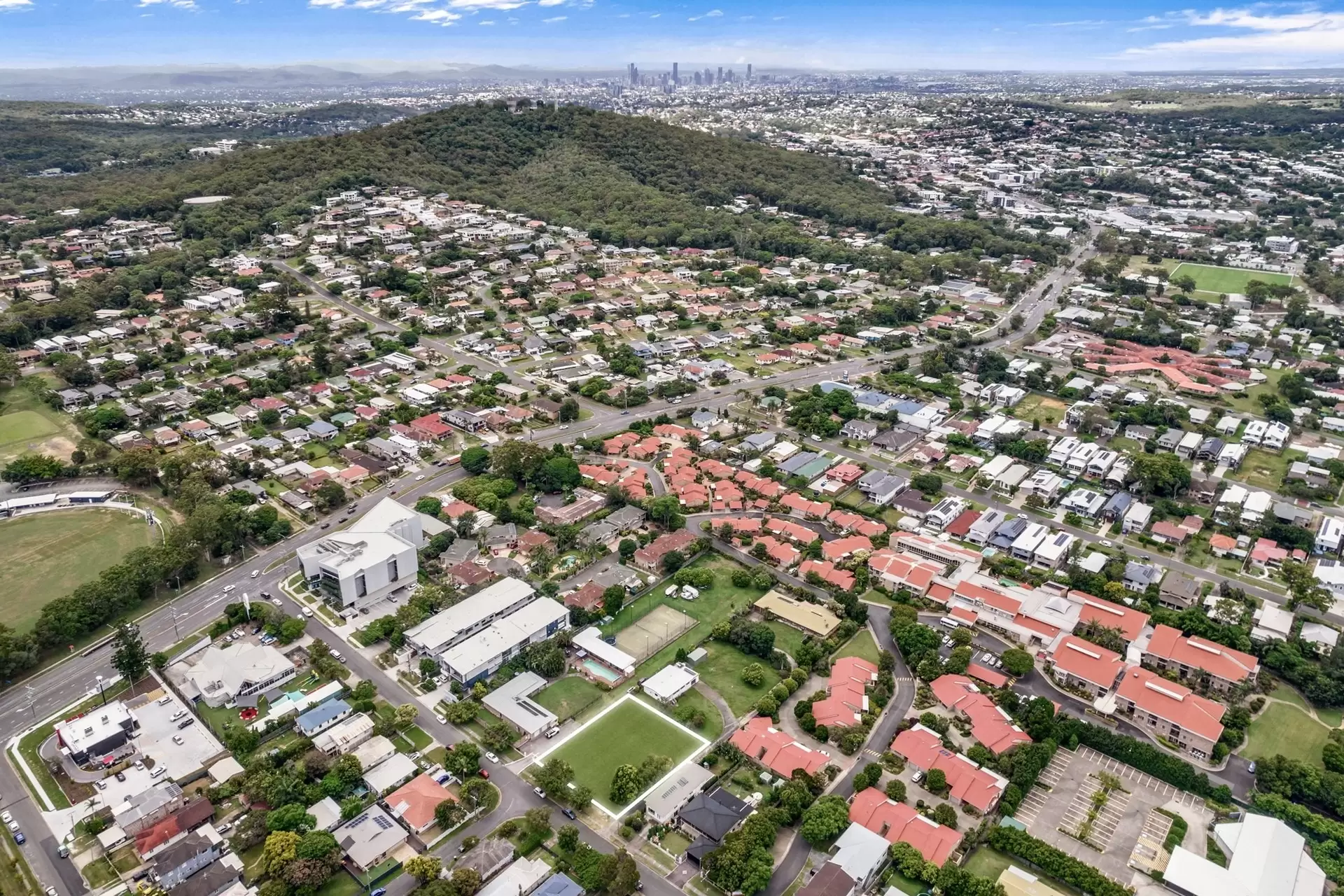 32 Hertford Street, Upper Mount Gravatt Sold by  - image 1