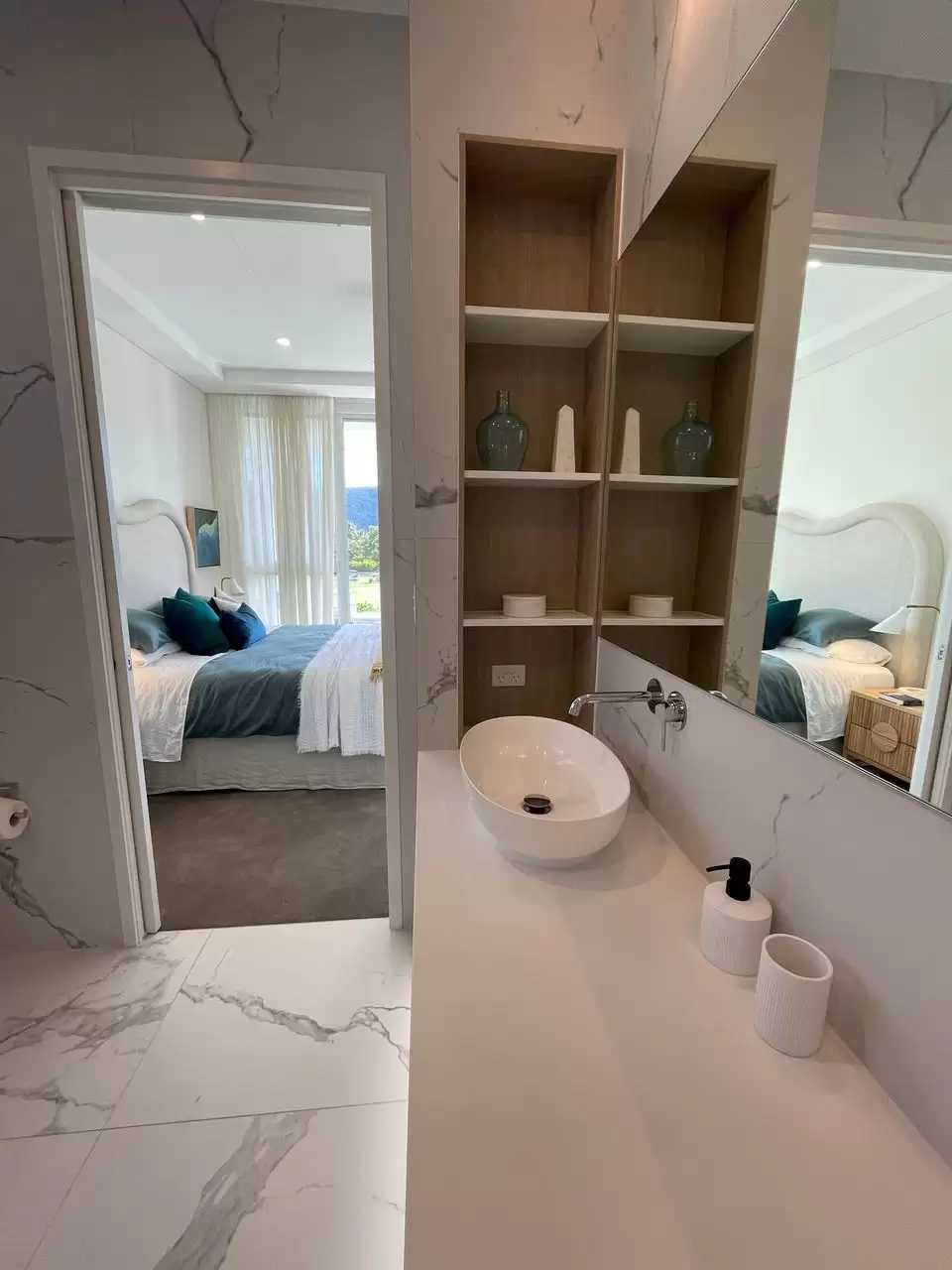 10/4-10 Escape Street, Port Douglas Sold by  - image 1