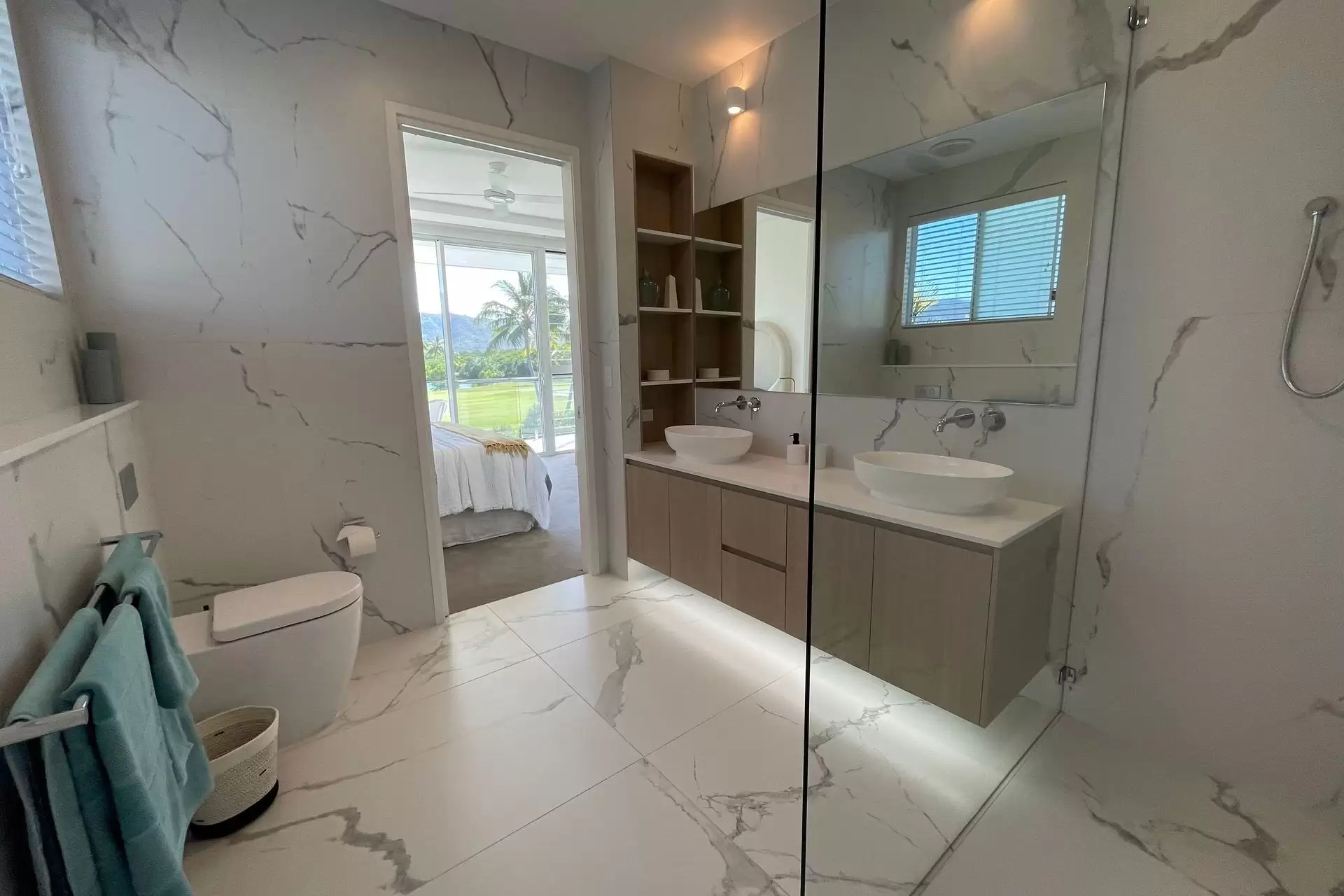 10/4-10 Escape Street, Port Douglas Sold by  - image 1