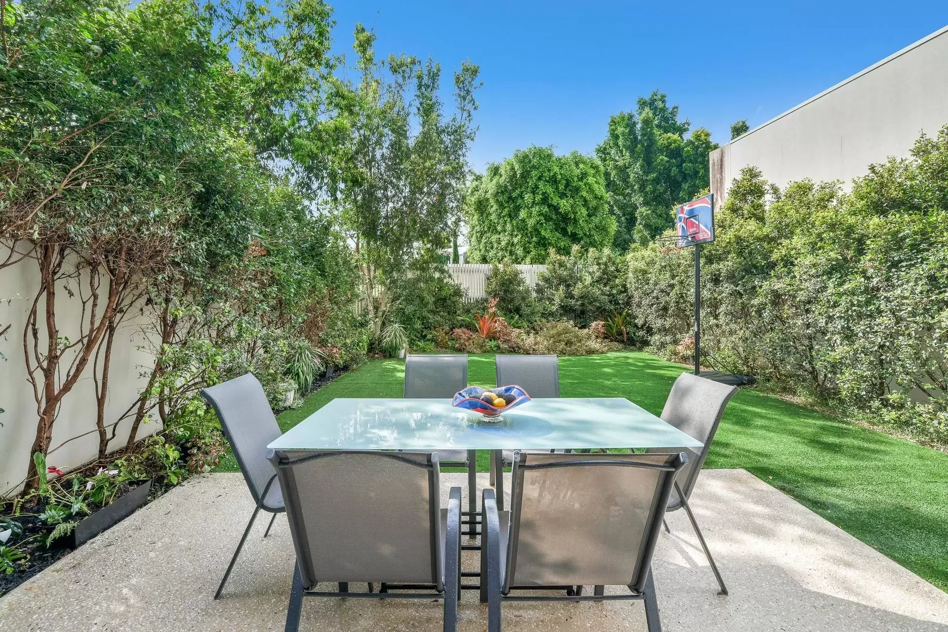 22 Theatre Drive, Benowa Sold by  - image 1
