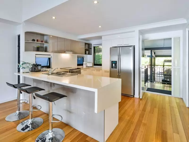 32/5 Acacia Drive, Hamilton Island Sold by Queensland Sotheby's International Realty - image 1