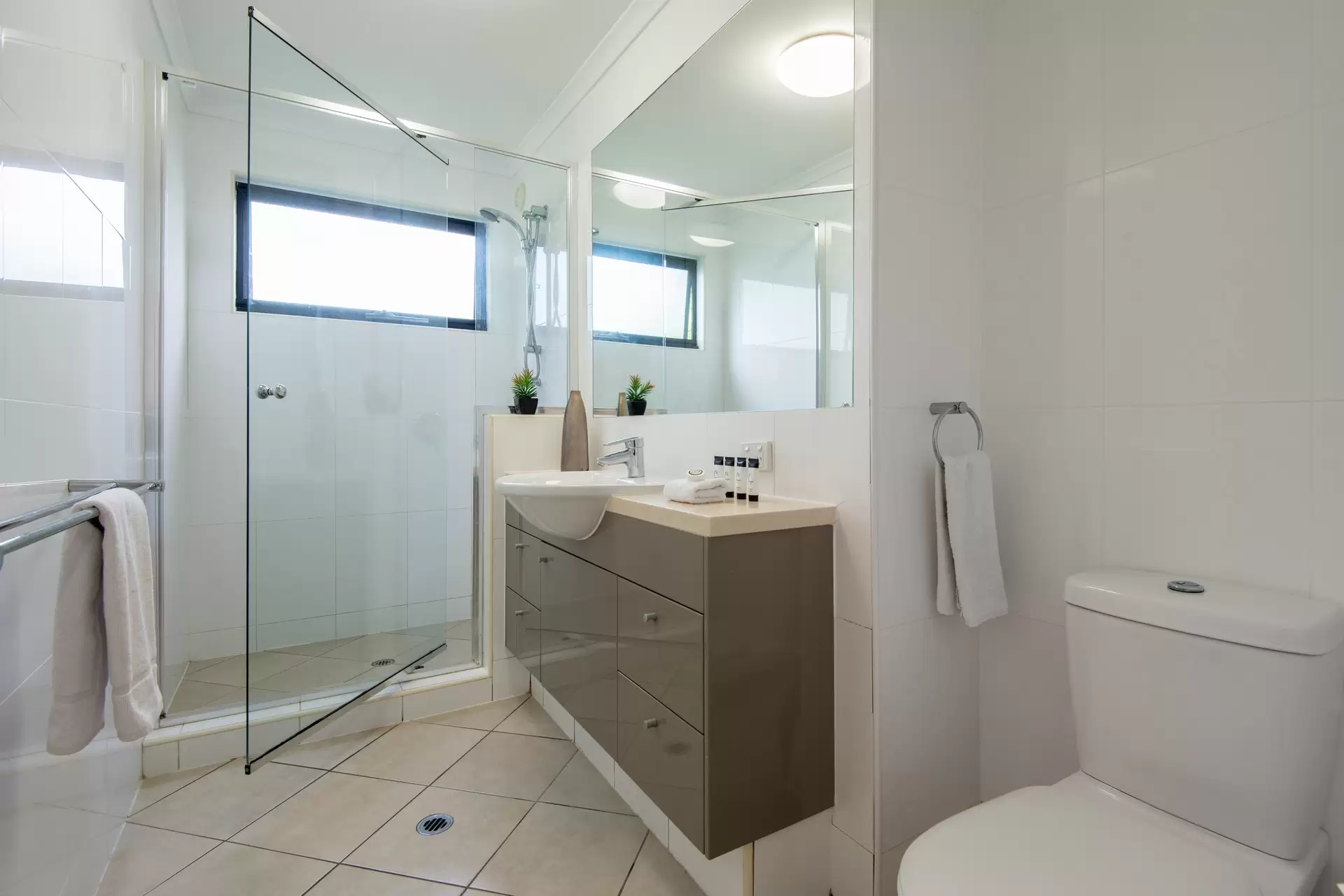 13/5 Acacia Drive, Hamilton Island Sold by Queensland Sotheby's International Realty - image 1