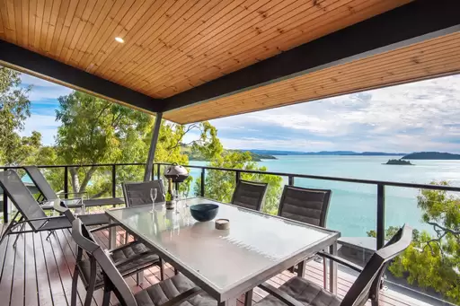 13/5 Acacia Drive, Hamilton Island Sold by 