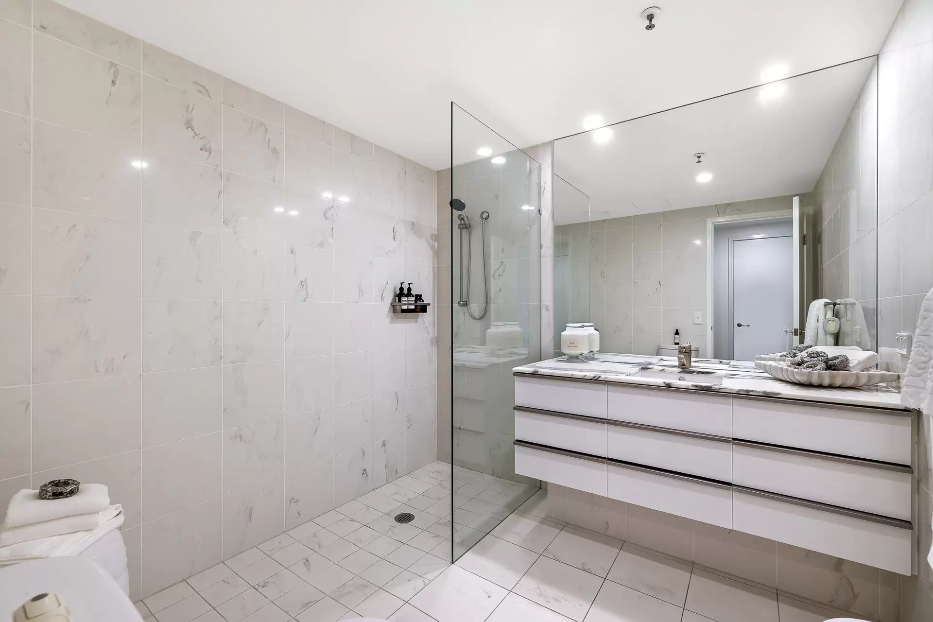 2002/1 Lennie Avenue, Main Beach Sold by Queensland Sotheby's International Realty - image 1