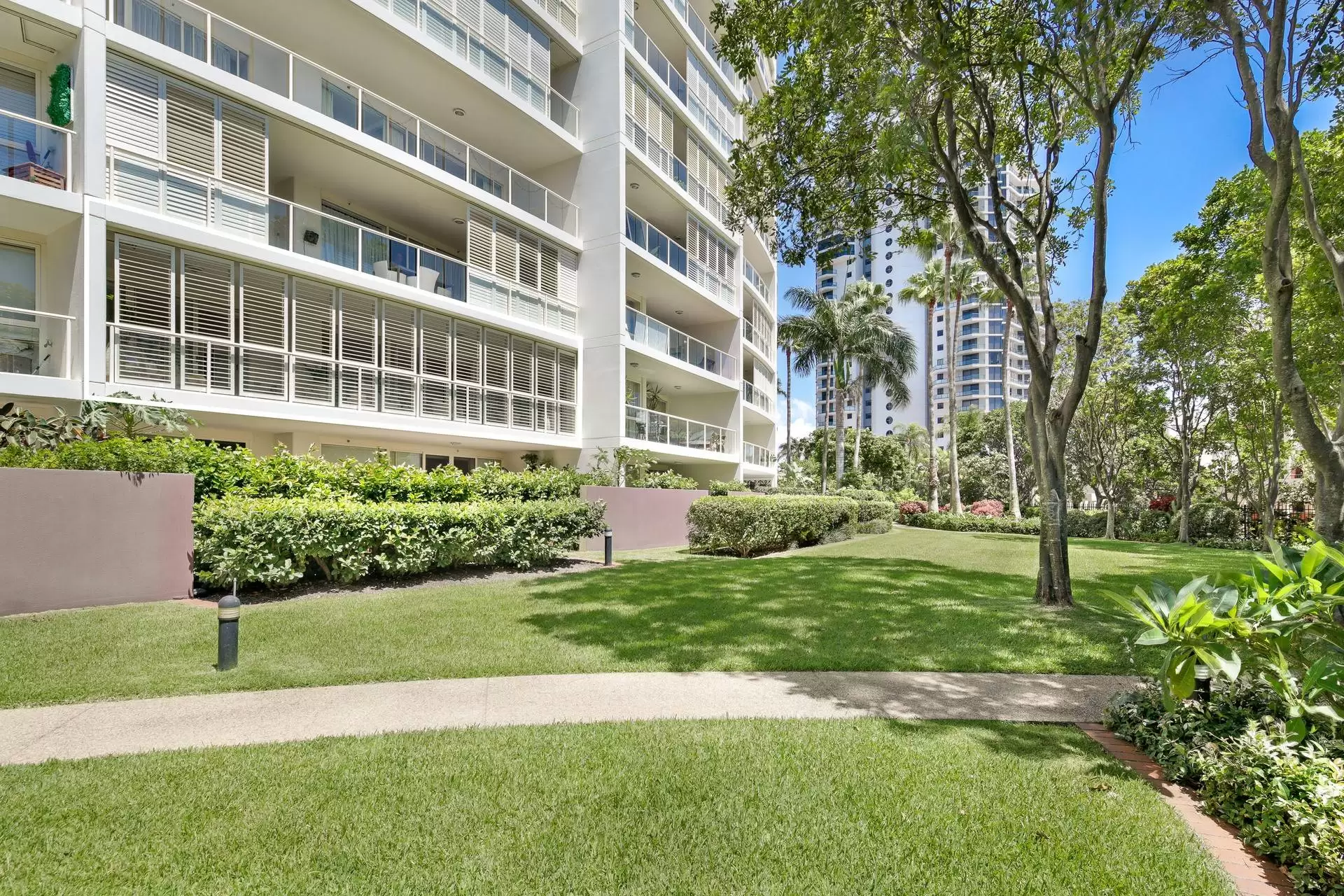 2002/1 Lennie Avenue, Main Beach Sold by Queensland Sotheby's International Realty - image 1