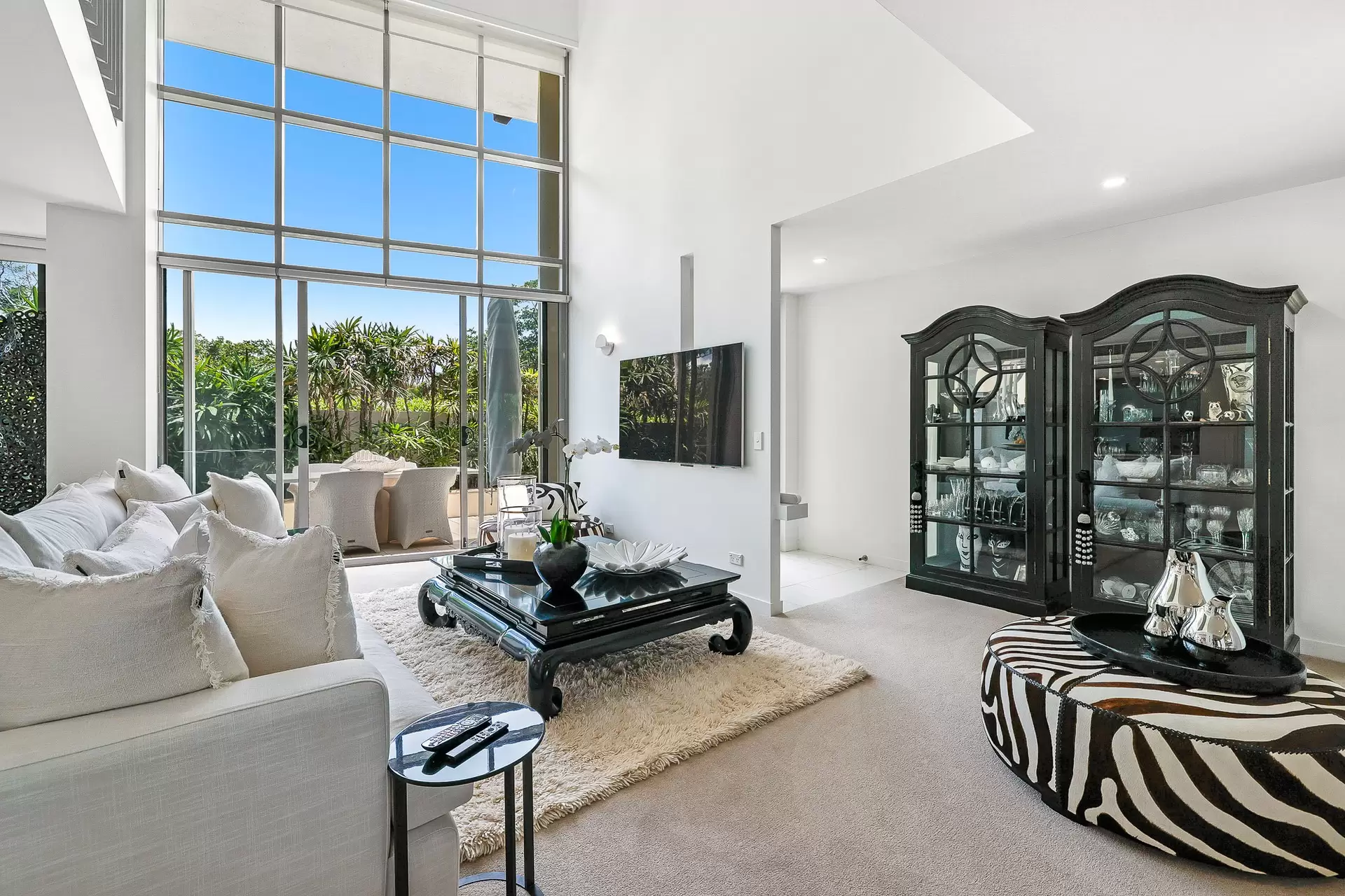 2002/1 Lennie Avenue, Main Beach Sold by Queensland Sotheby's International Realty - image 1