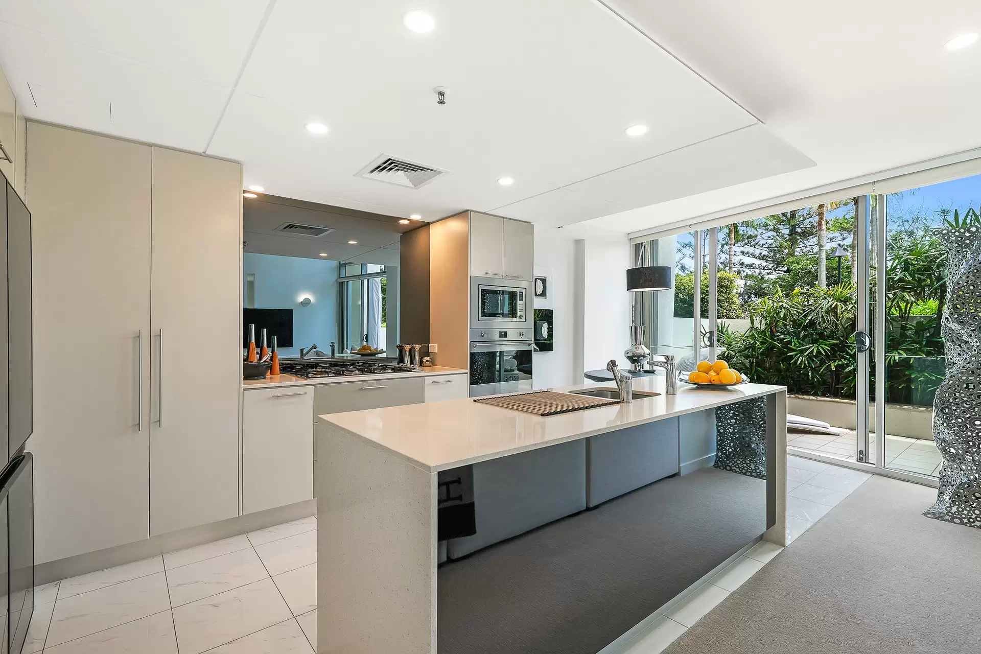 2002/1 Lennie Avenue, Main Beach Sold by Queensland Sotheby's International Realty - image 1