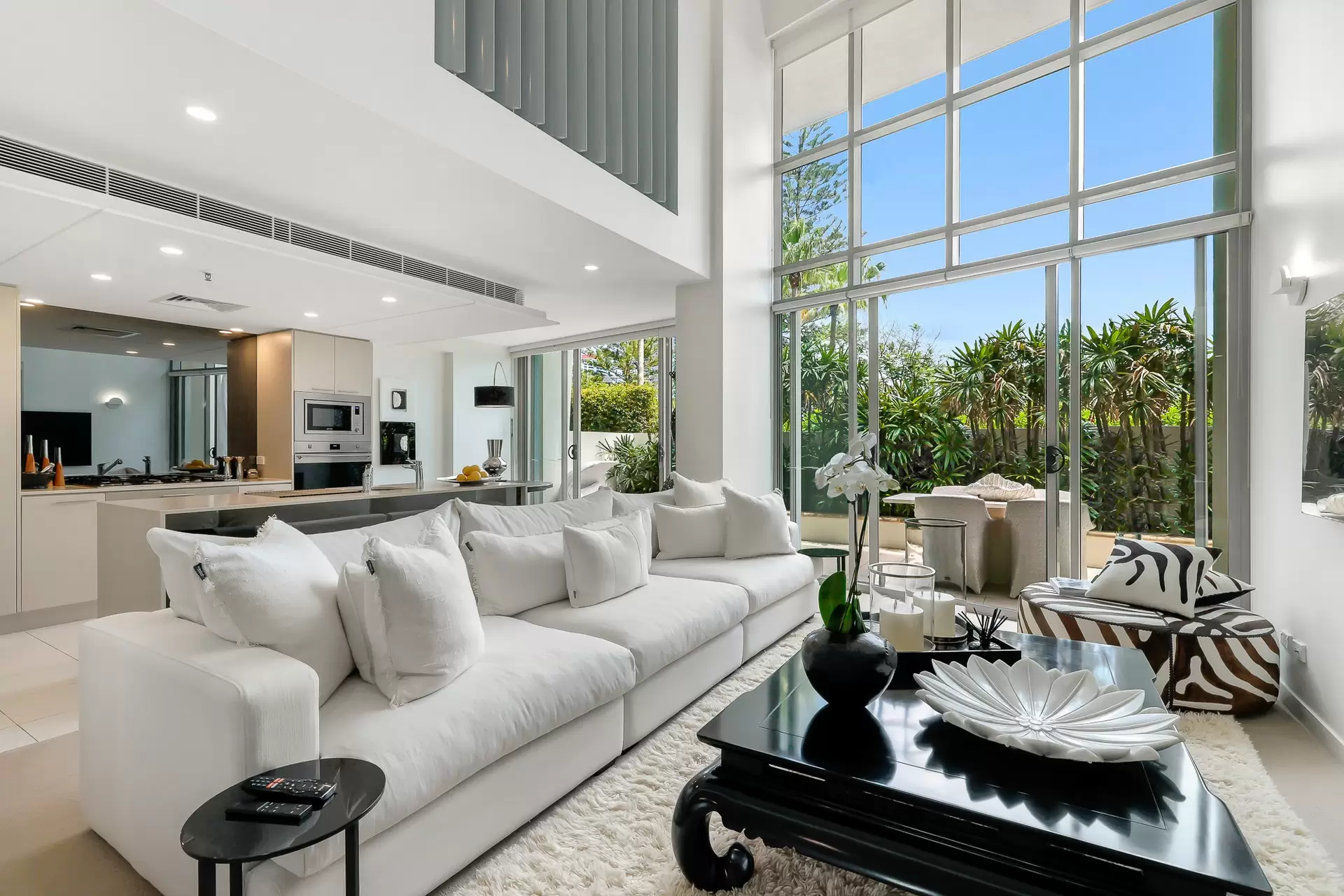 2002/1 Lennie Avenue, Main Beach Sold by Queensland Sotheby's International Realty - image 1