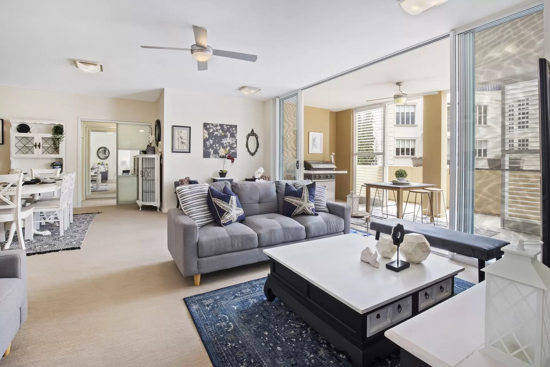 3033/3029 The Boulevard, Carrara Sold by  - image 1