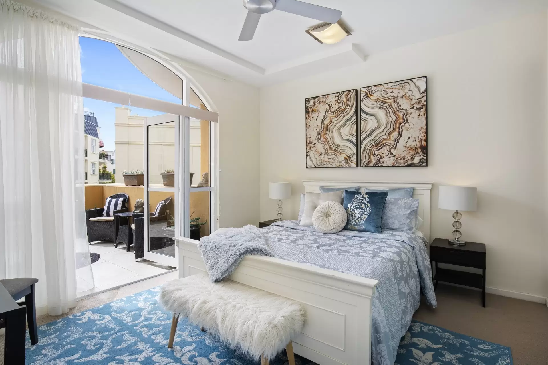 3033/3029 The Boulevard, Carrara Sold by  - image 1