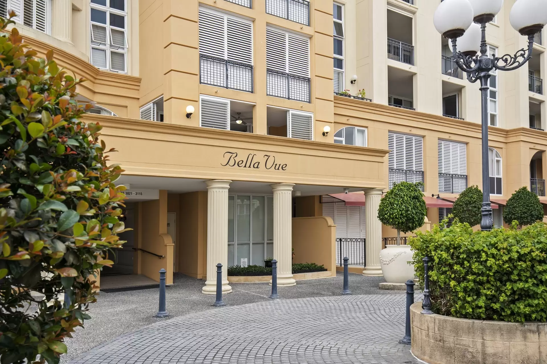 3033/3029 The Boulevard, Carrara Sold by  - image 1
