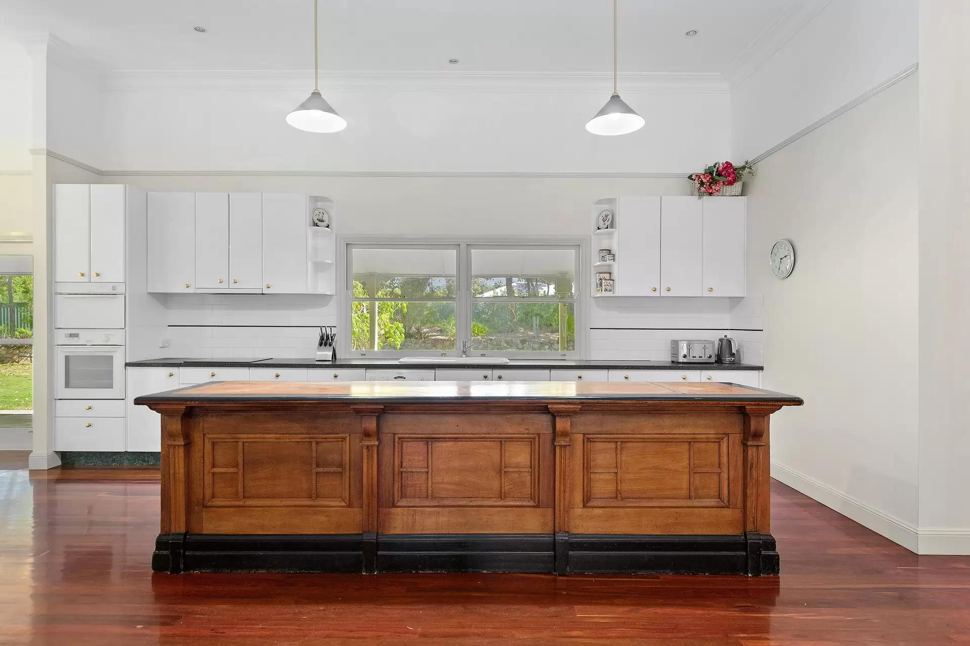 511 Boston Road, Chandler Sold by Queensland Sotheby's International Realty - image 1